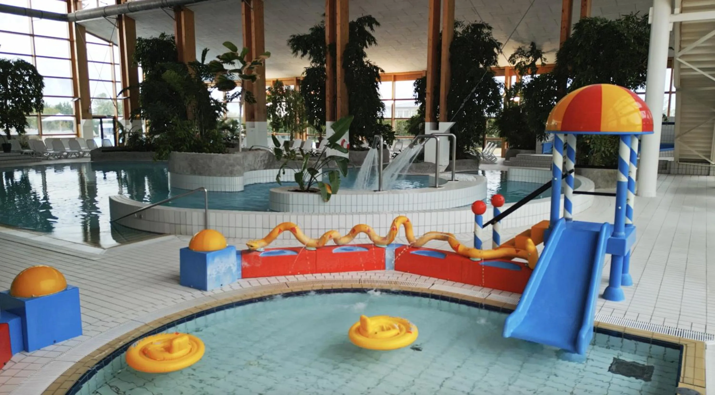 Swimming pool in Precise Resort Rügen Apartments & SPLASH Erlebniswelt