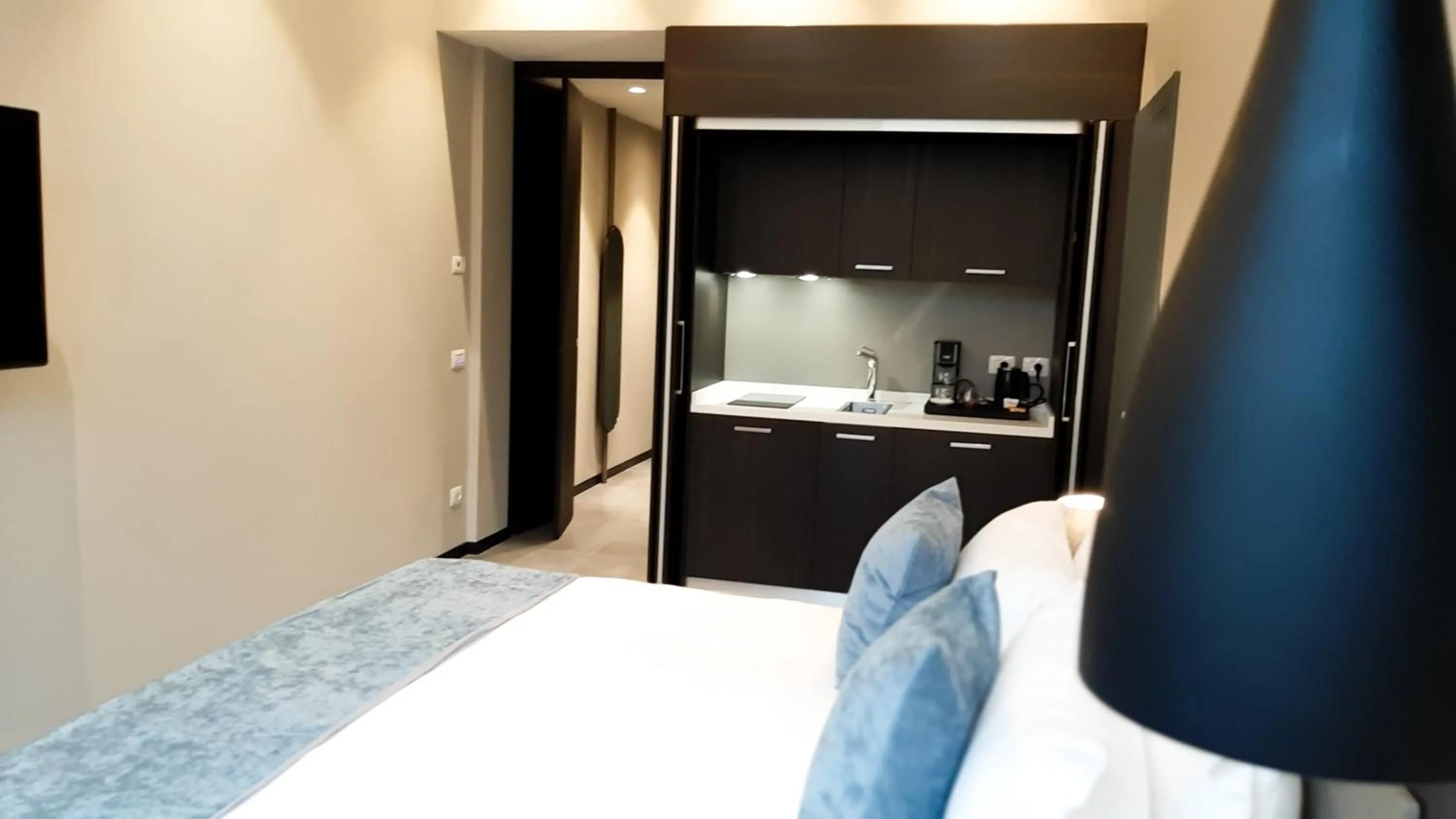 Kitchen or kitchenette, Bed in JOIVY Spadari