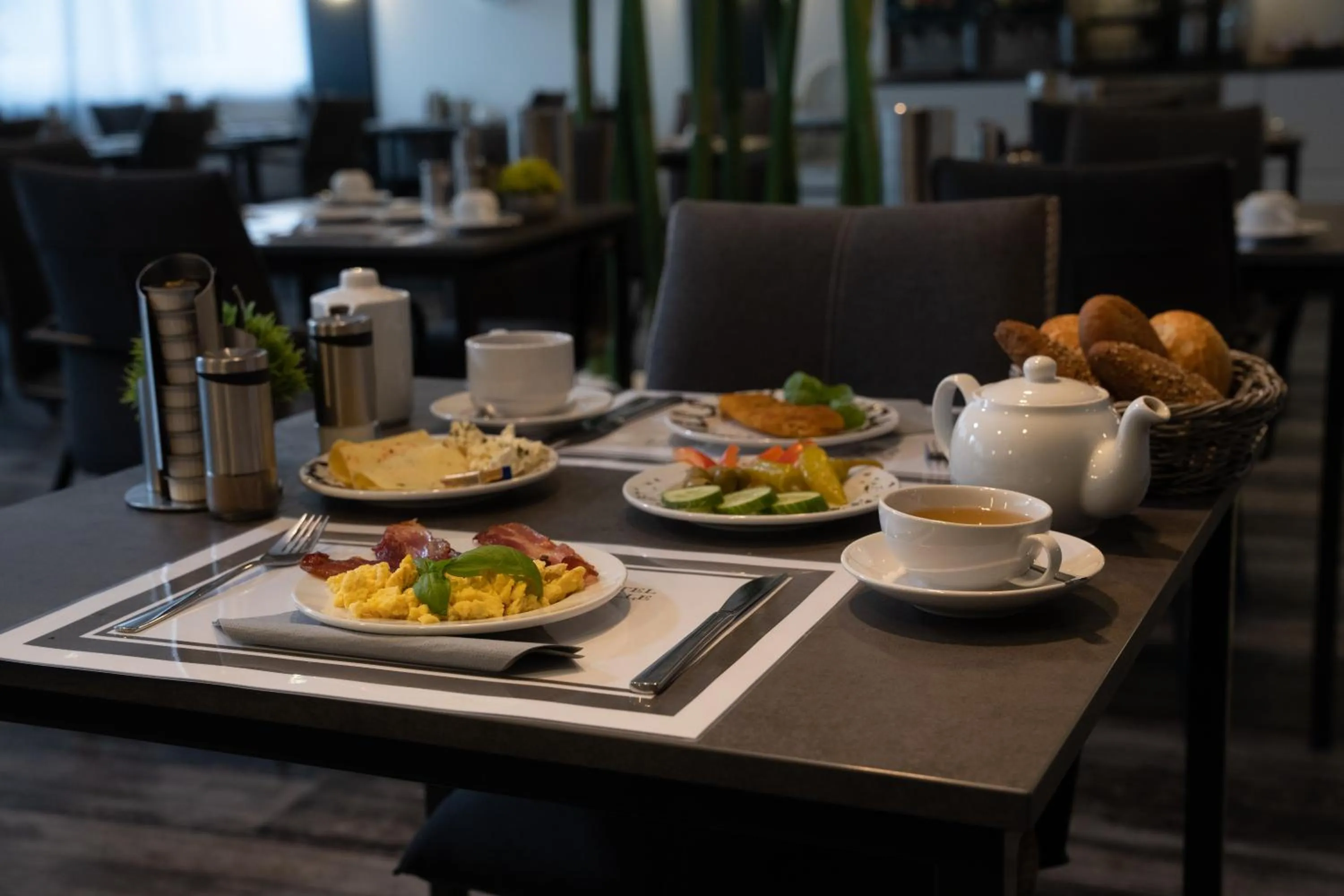 Food and drinks in Hotel Grille