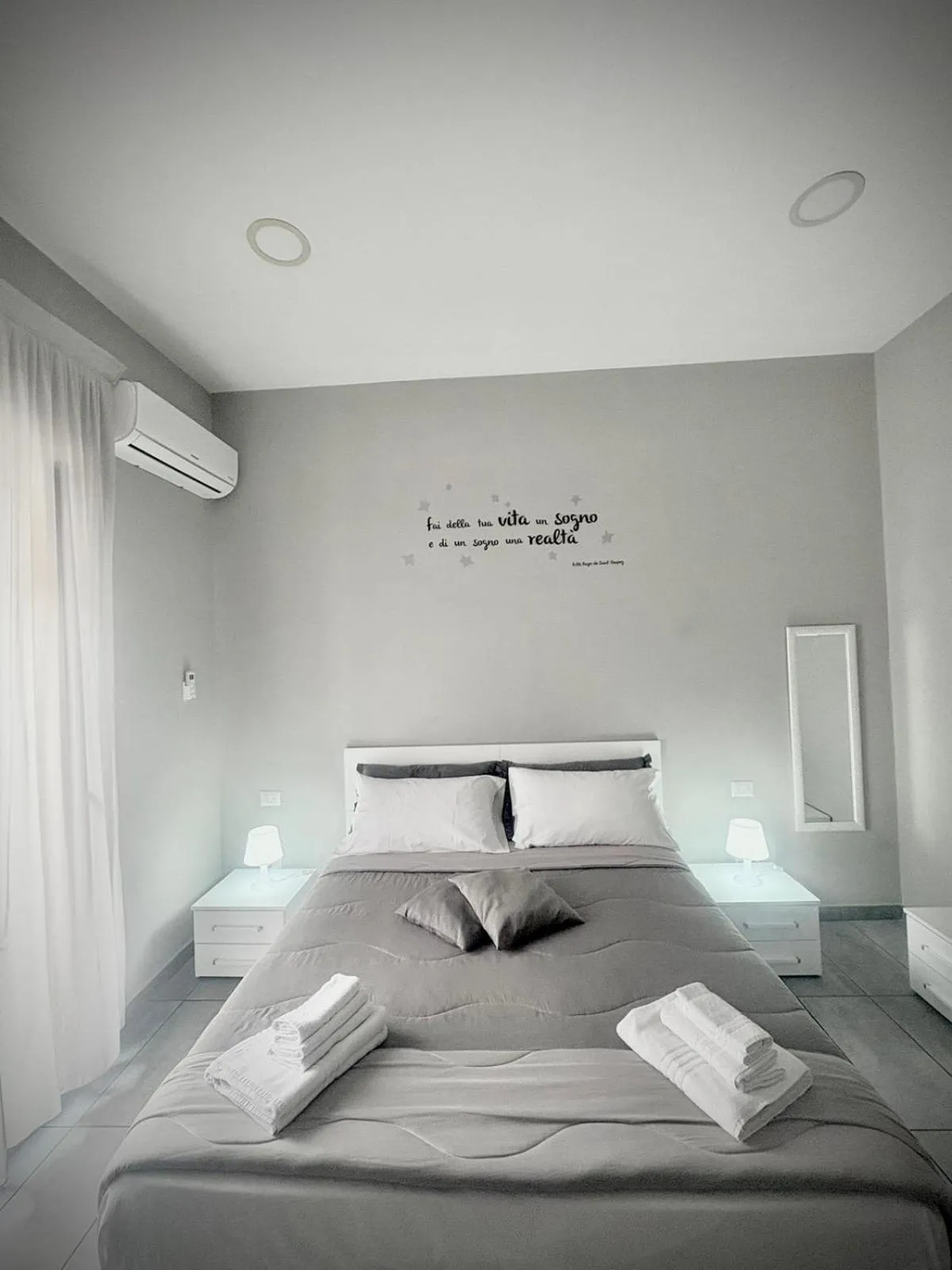 Bedroom, Bed in Rianna House