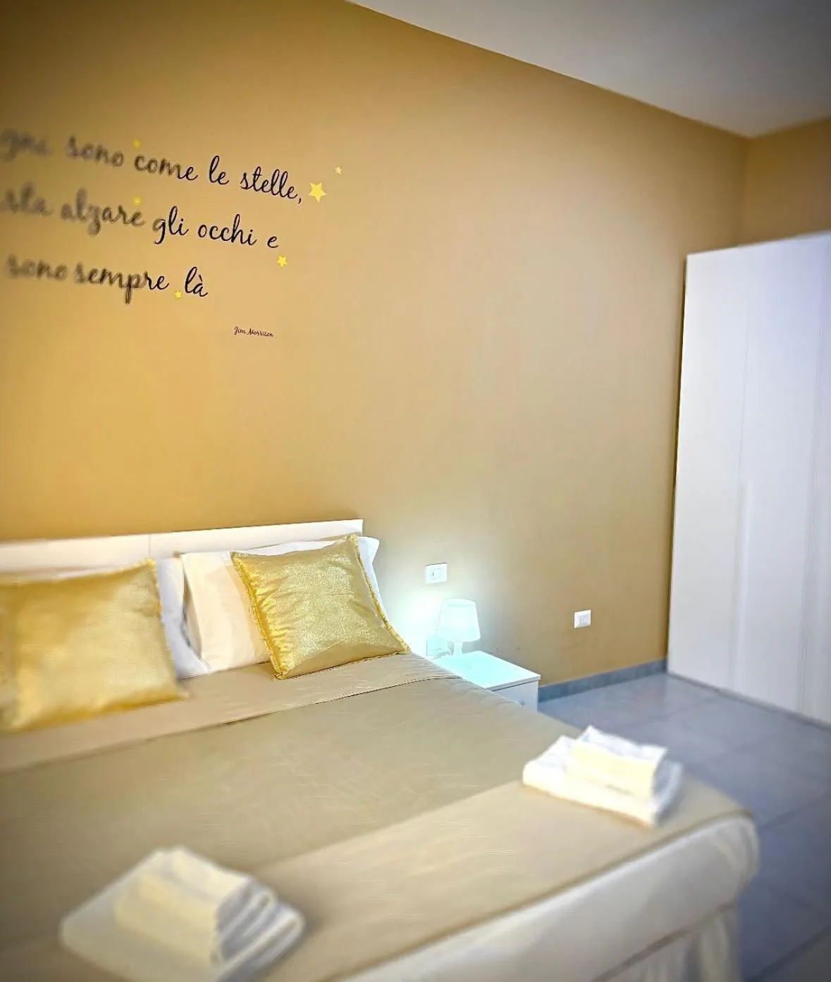 Bedroom, Bed in Rianna House