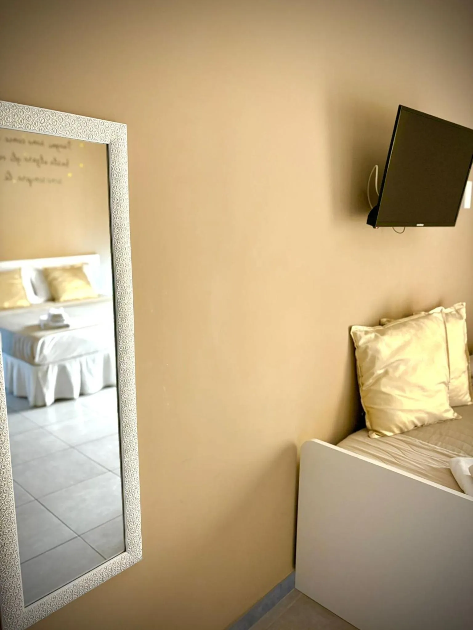 Bedroom, Bed in Rianna House