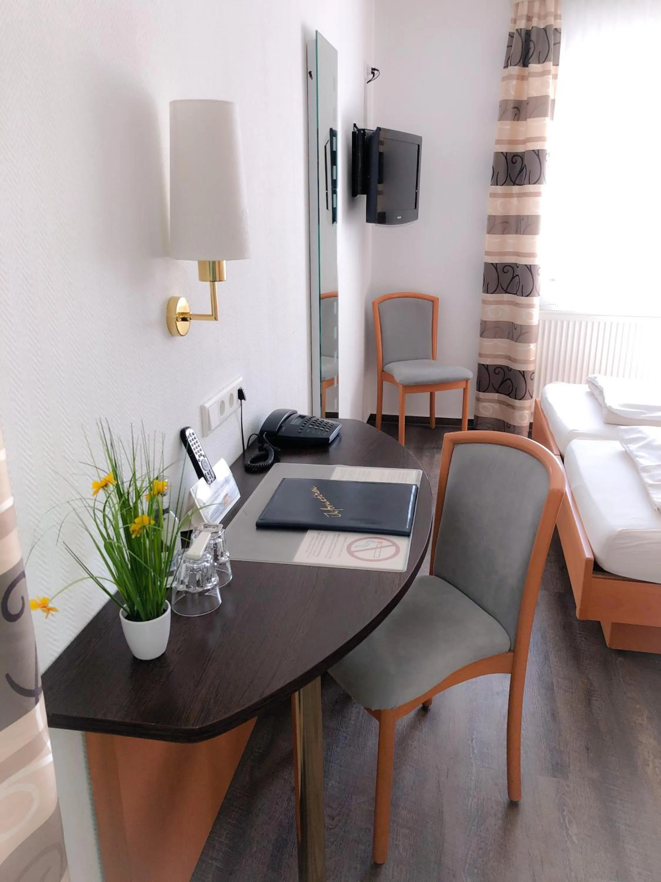 Photo of the whole room, Bed in Hotel Pfennigskrug