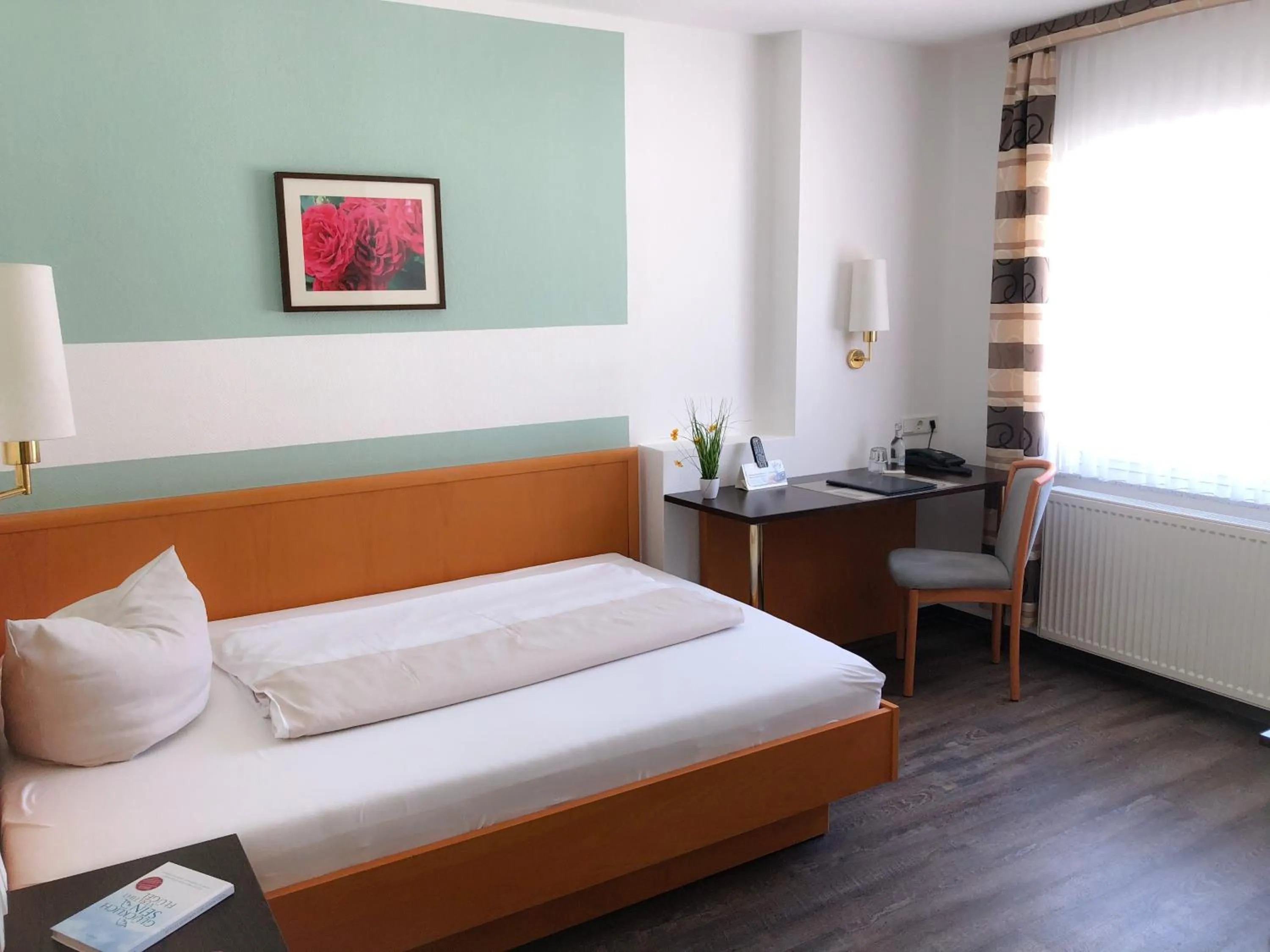 Photo of the whole room, Bed in Hotel Pfennigskrug