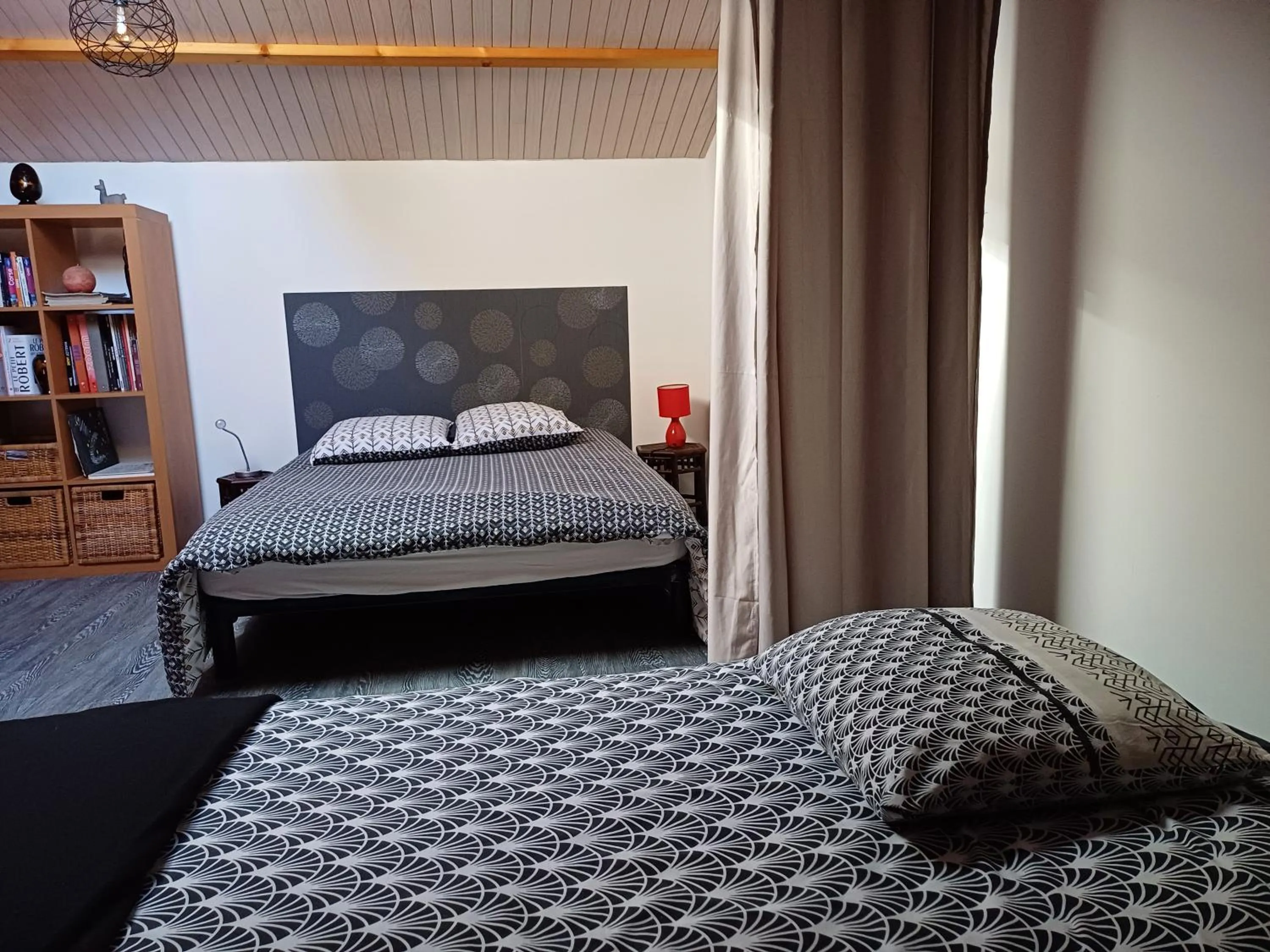 Photo of the whole room, Bed in Studio Appart' Les jards