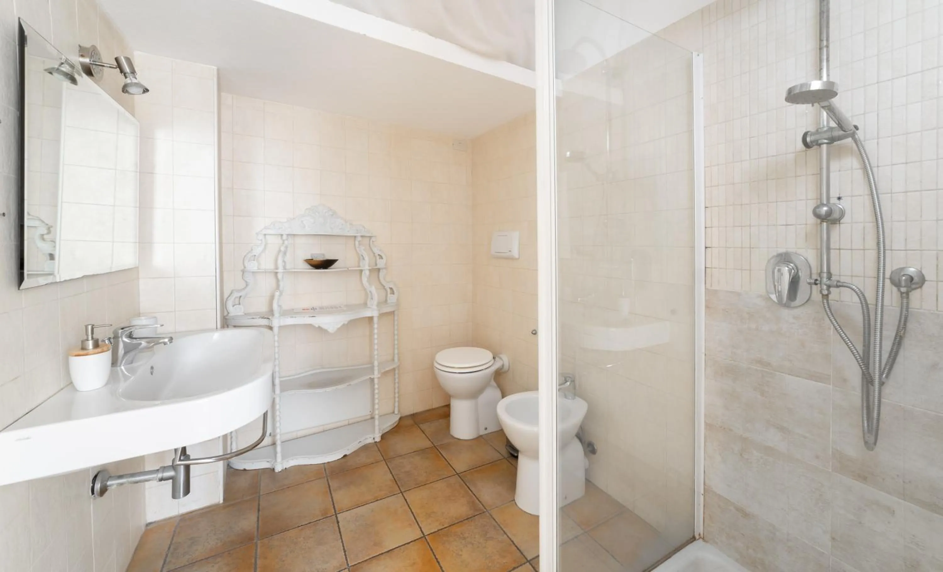 Shower in Casa Marina Guesthouse Cagliari