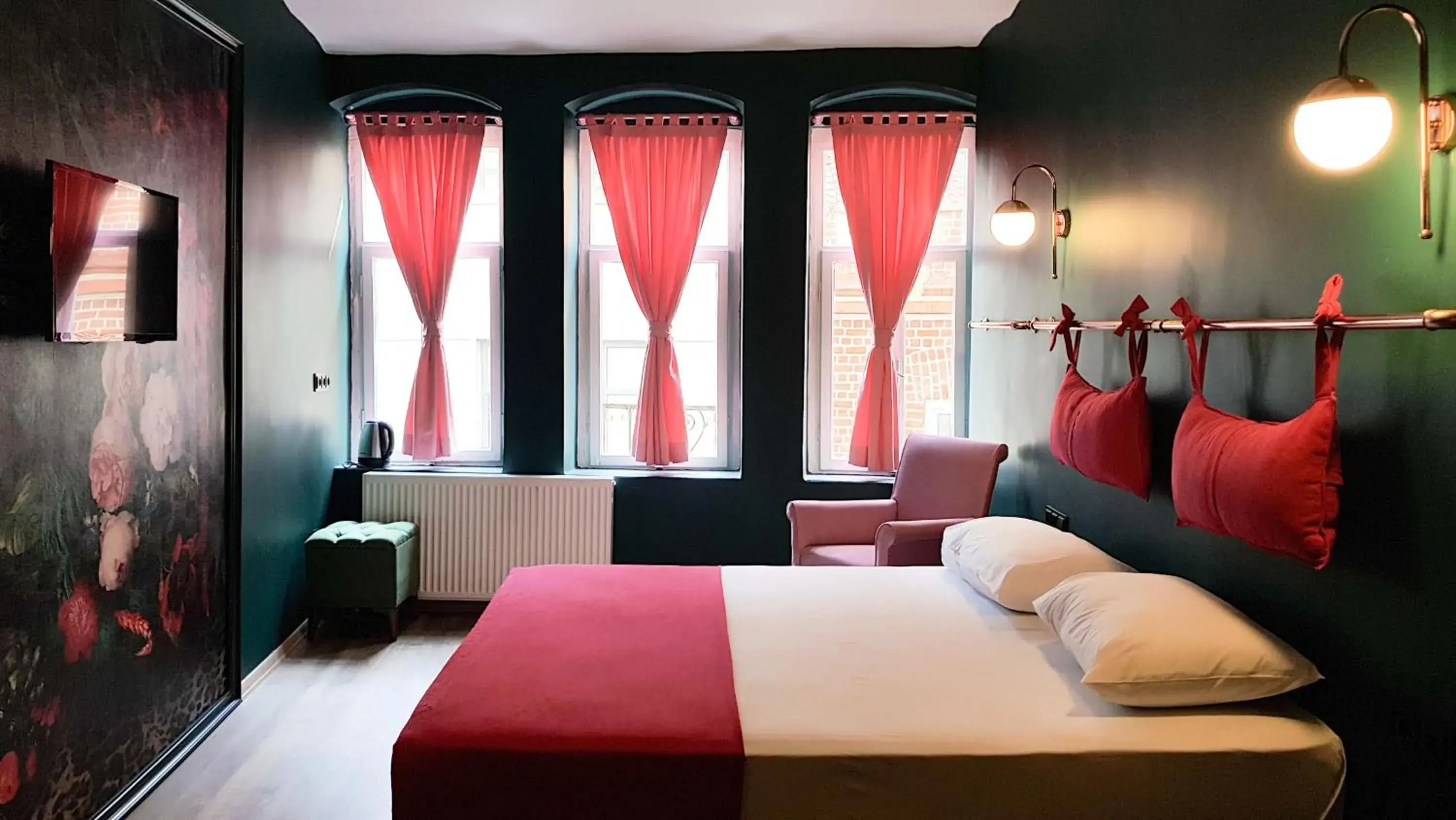 Large Double Room in Casa Rosa Suites Large Double Room in Casa Rosa Suites