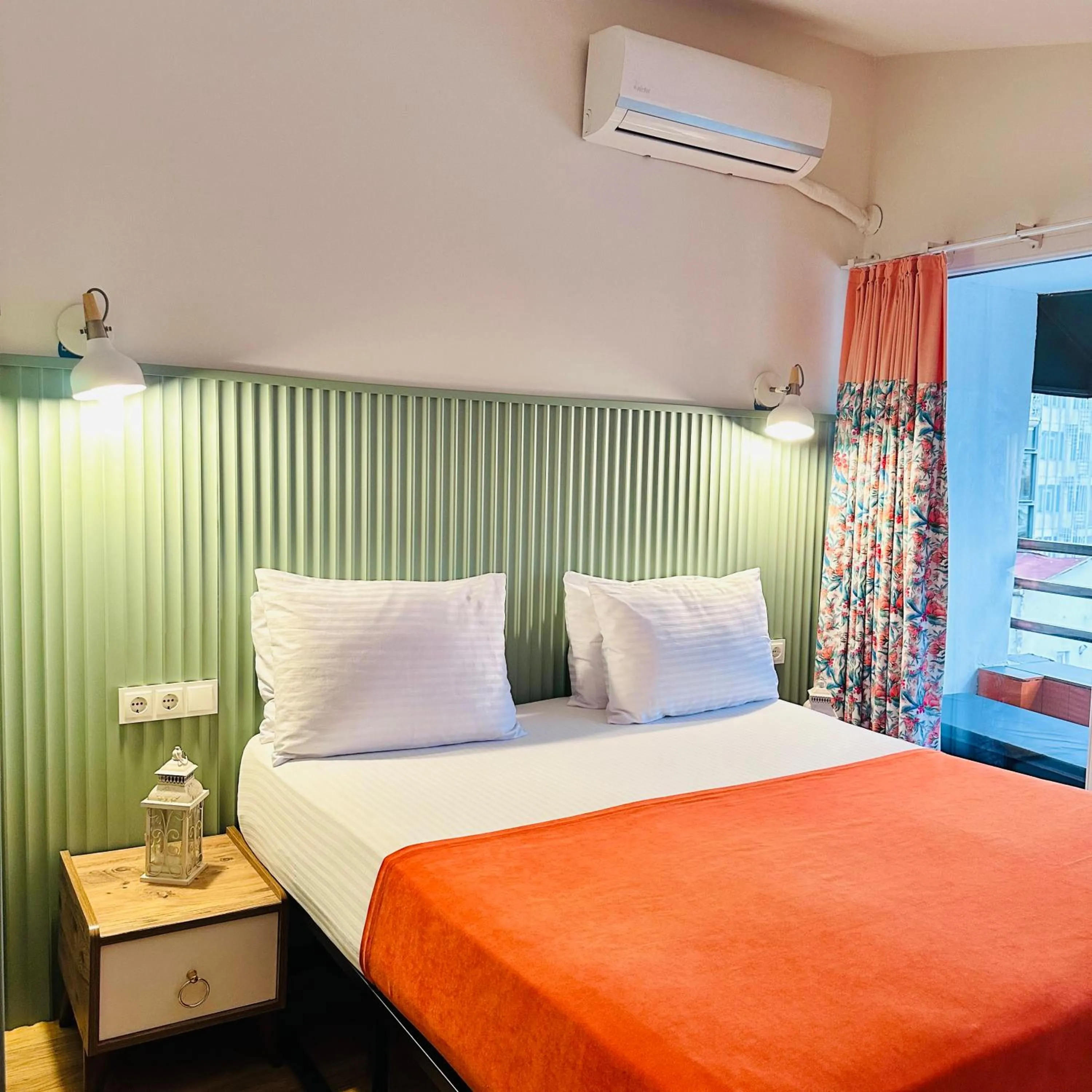 Photo of the whole room, Bed in Casa Rosa Suites