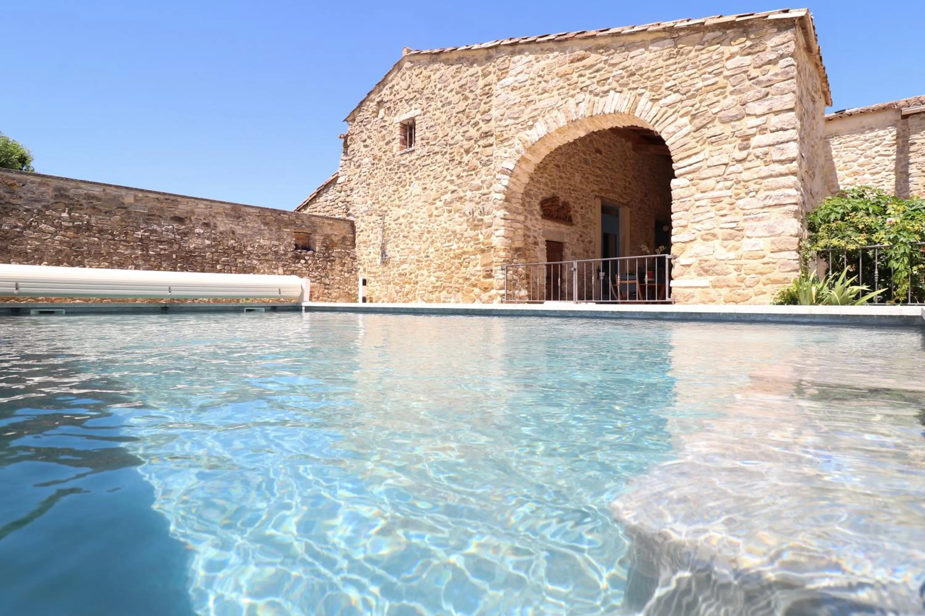 Pool view in Le Mas Lauralie