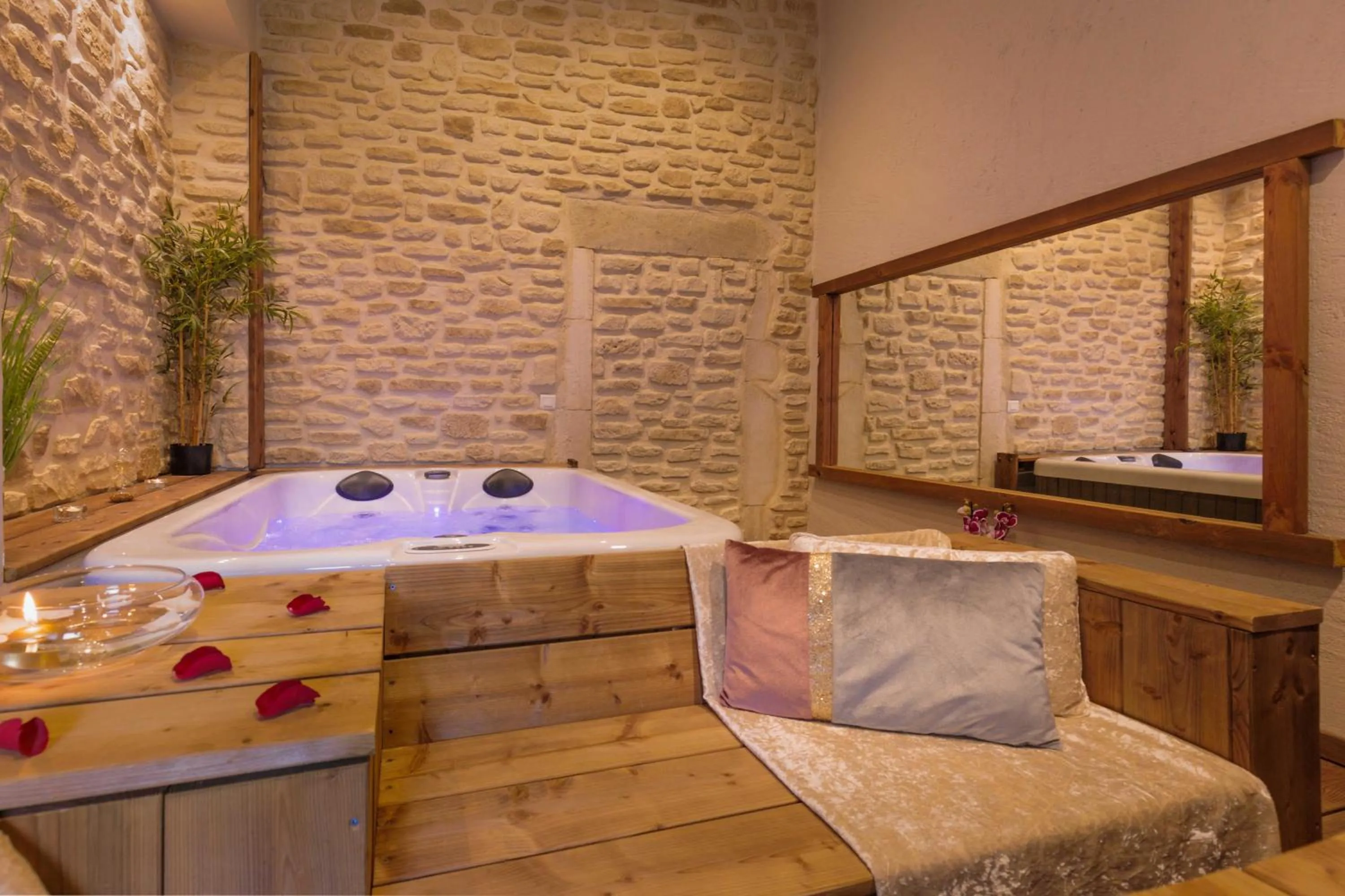 Spa and wellness centre/facilities in Le Mas Lauralie