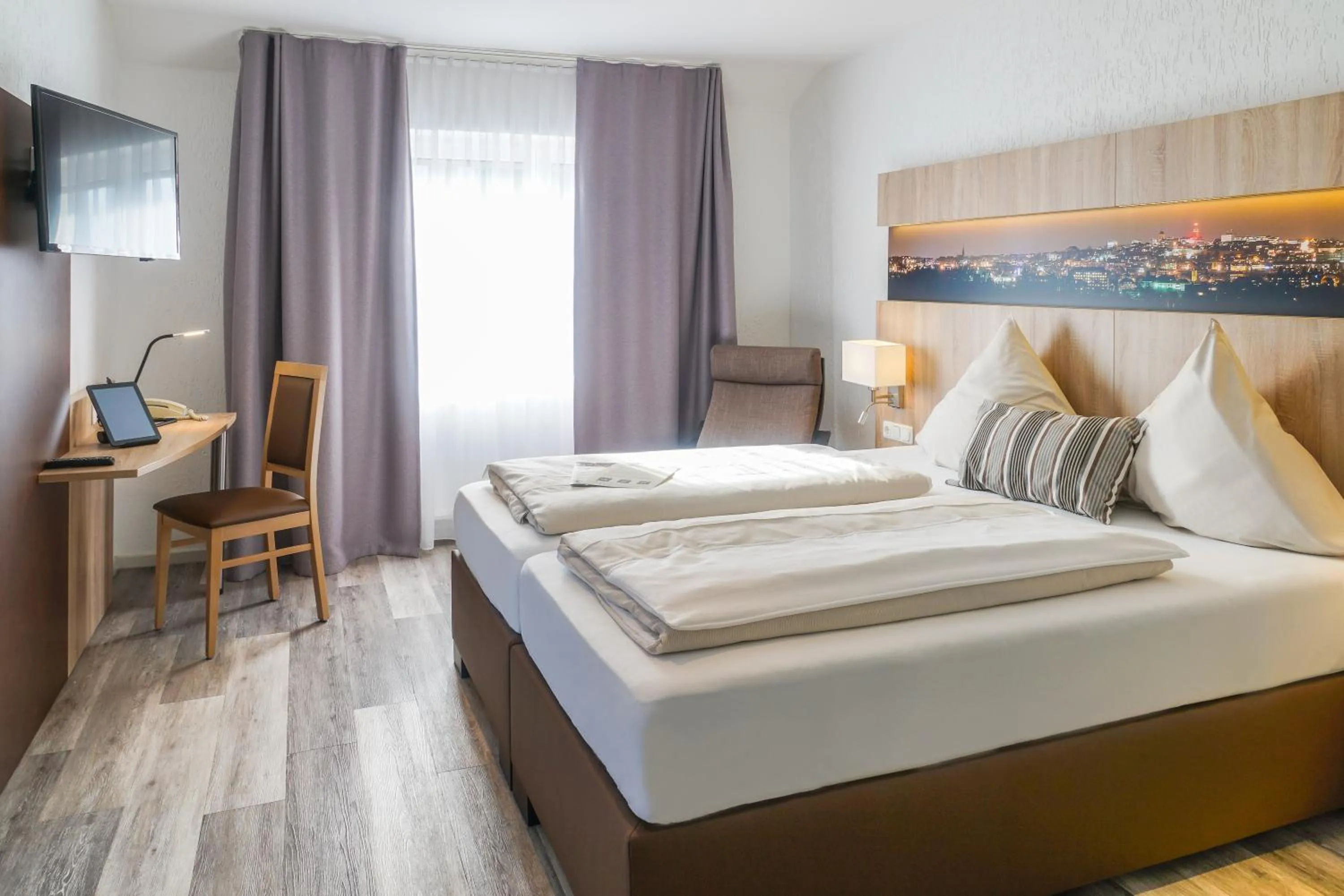 Bedroom, Bed in Hotel Restaurant Kromberg