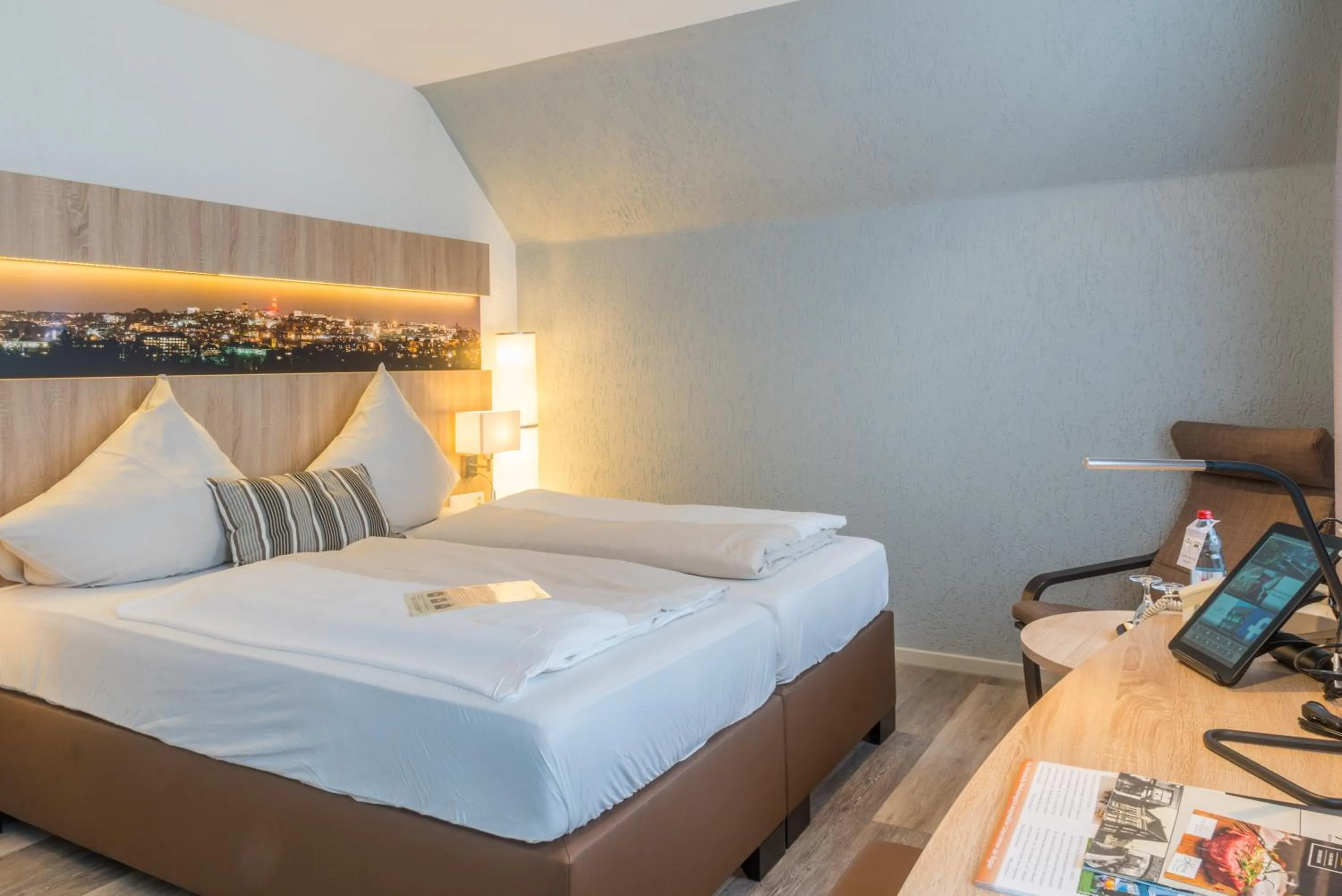 Bedroom, Bed in Hotel Restaurant Kromberg