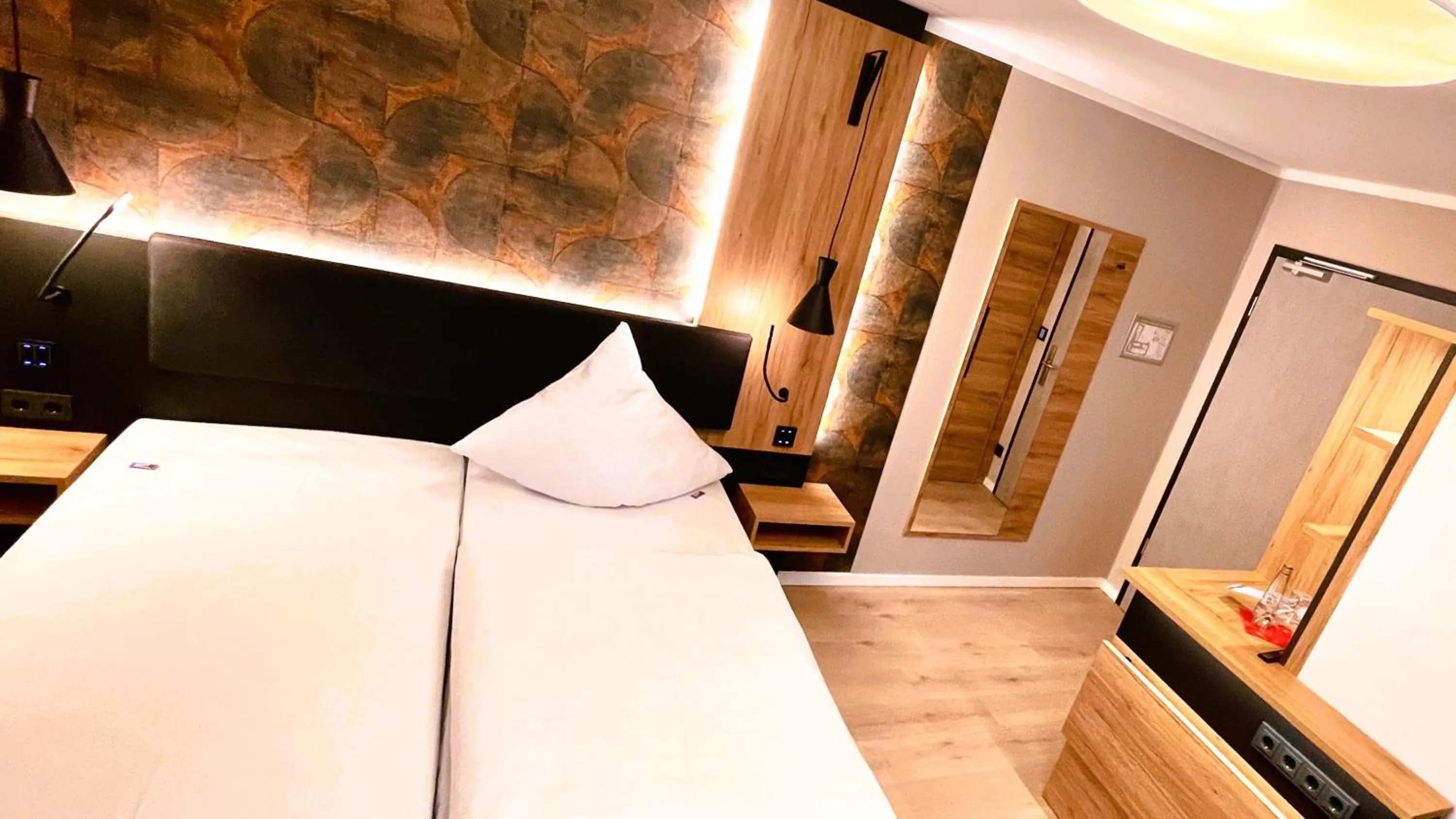 Photo of the whole room, Bed in Akzent Hotel Tietmeyer & Cross Side