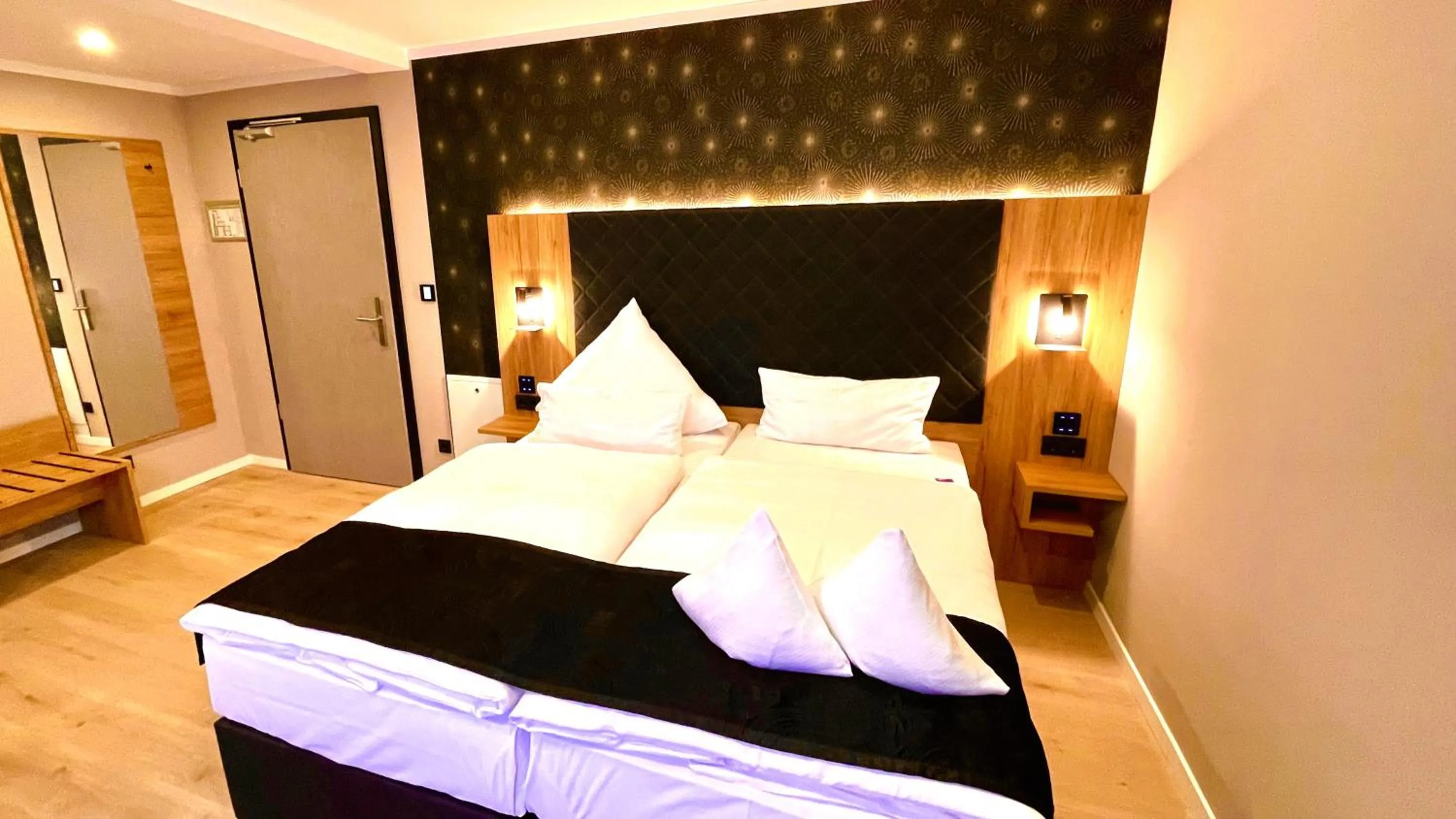 Photo of the whole room, Bed in Akzent Hotel Tietmeyer & Cross Side