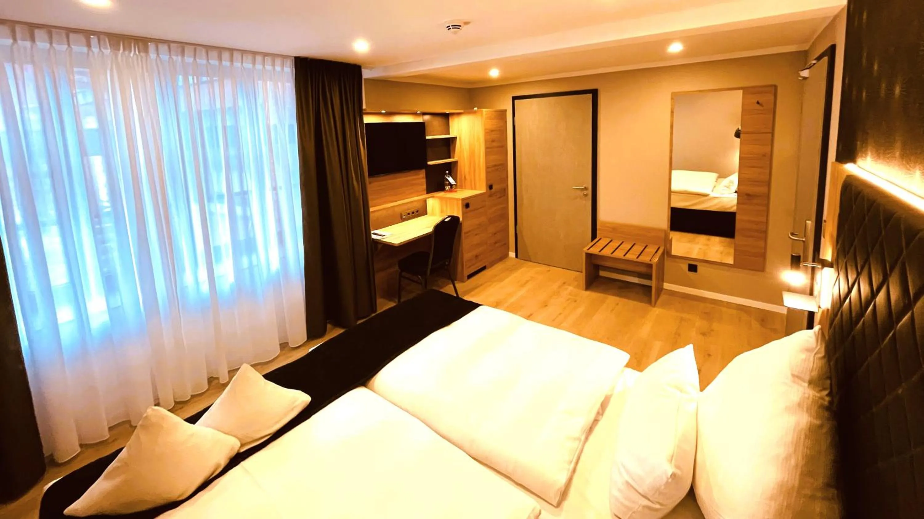 Photo of the whole room, Bed in Akzent Hotel Tietmeyer & Cross Side