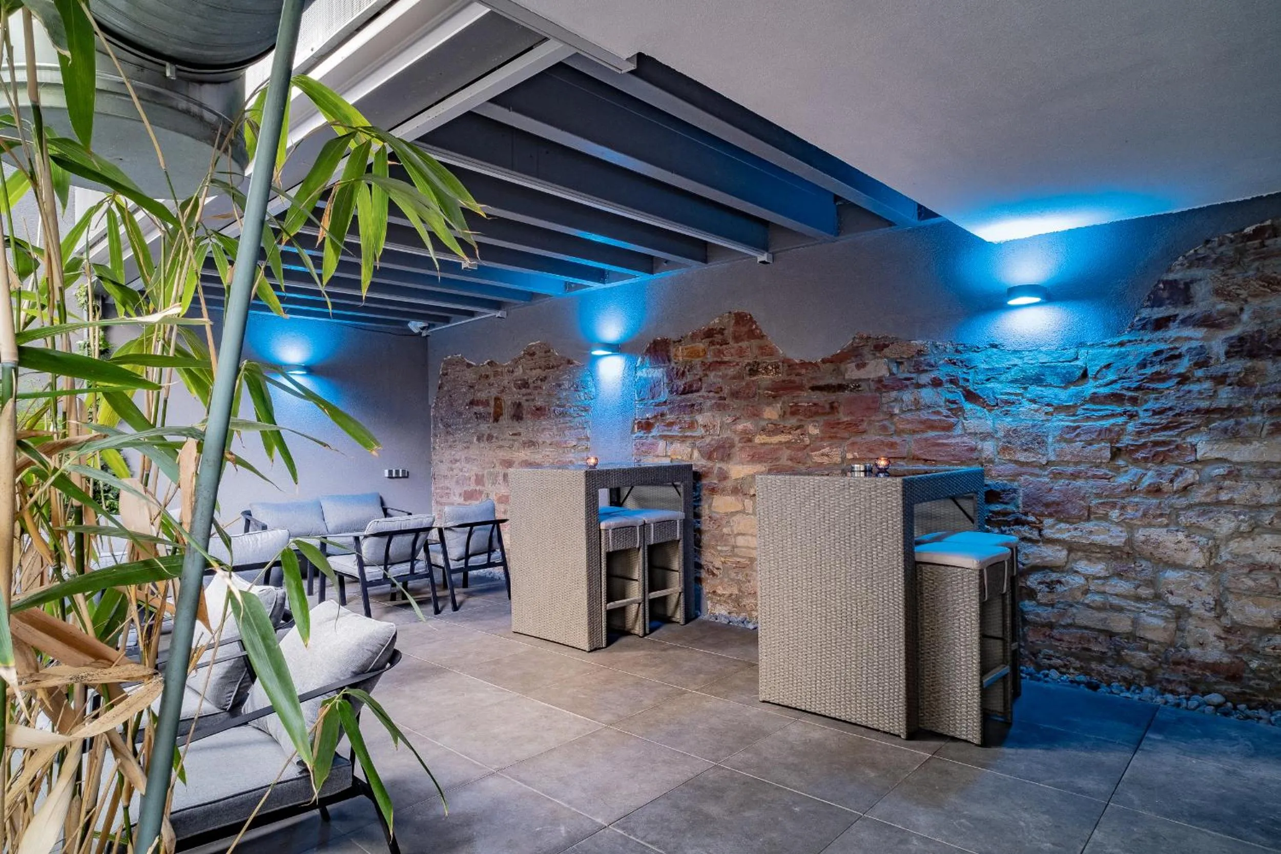 Restaurant/places to eat in ALFA Hotel - Superior