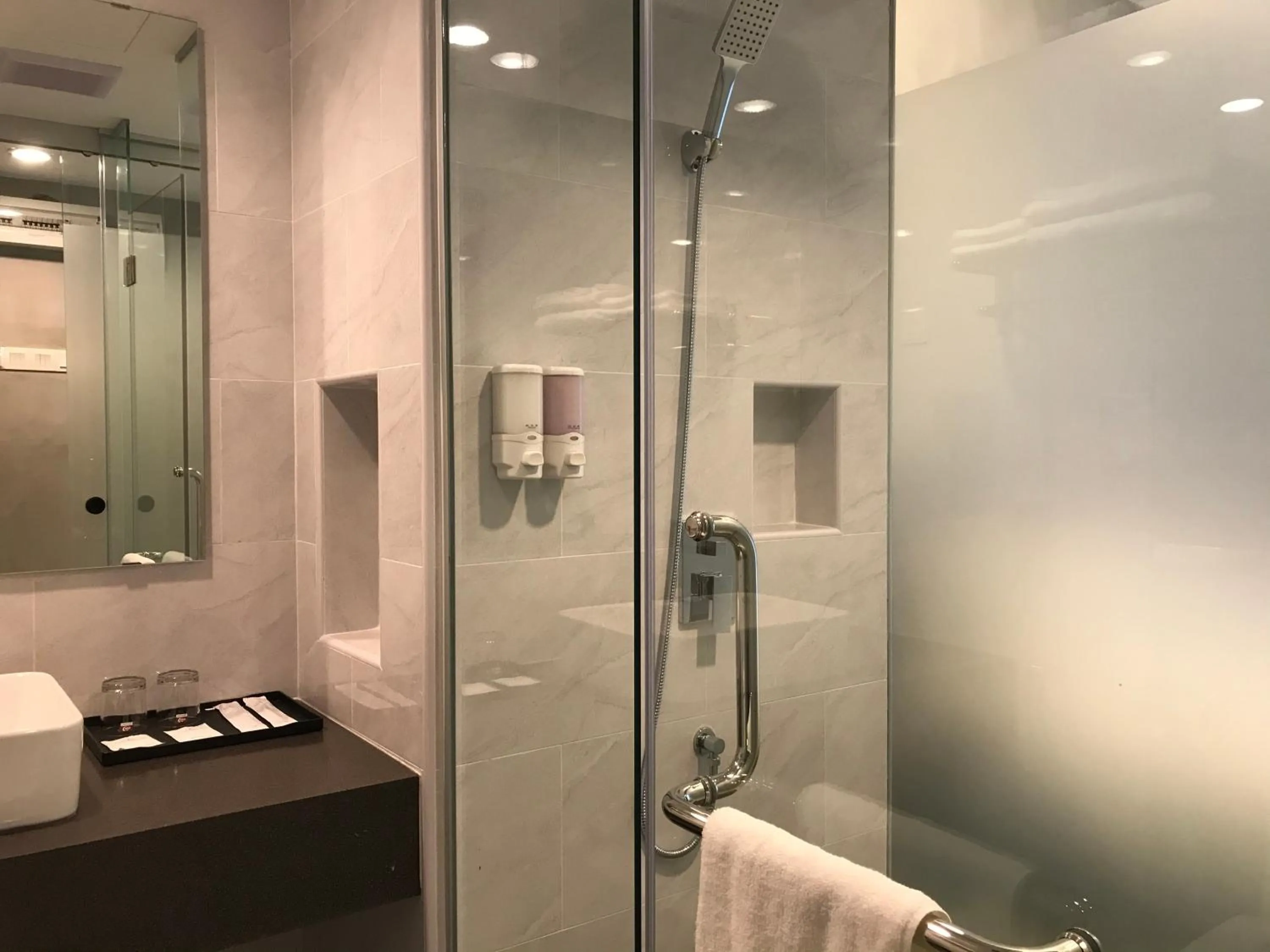 Shower in Dandelion Inn