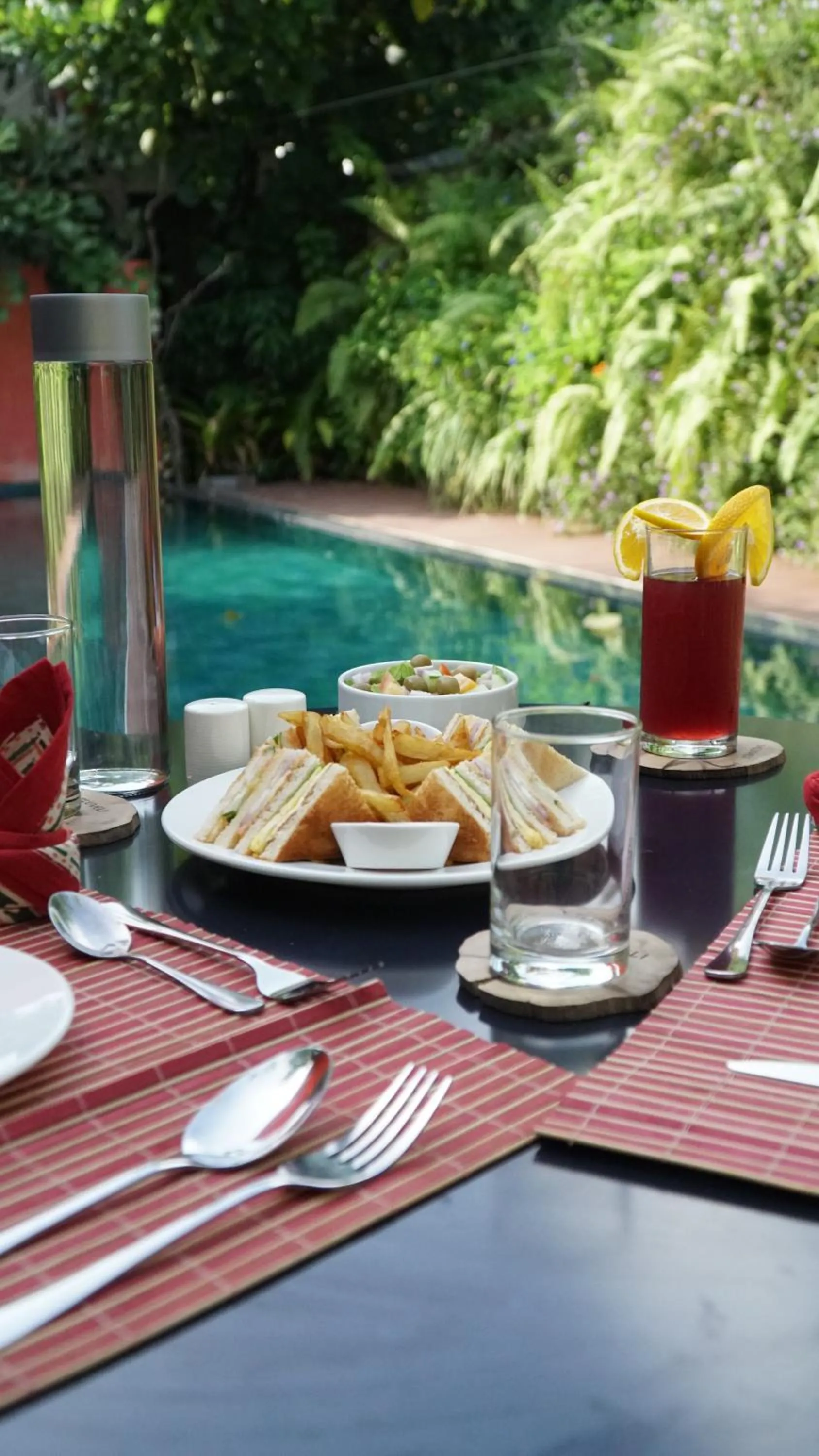 Restaurant/places to eat in Viluveli Holiday Retreat