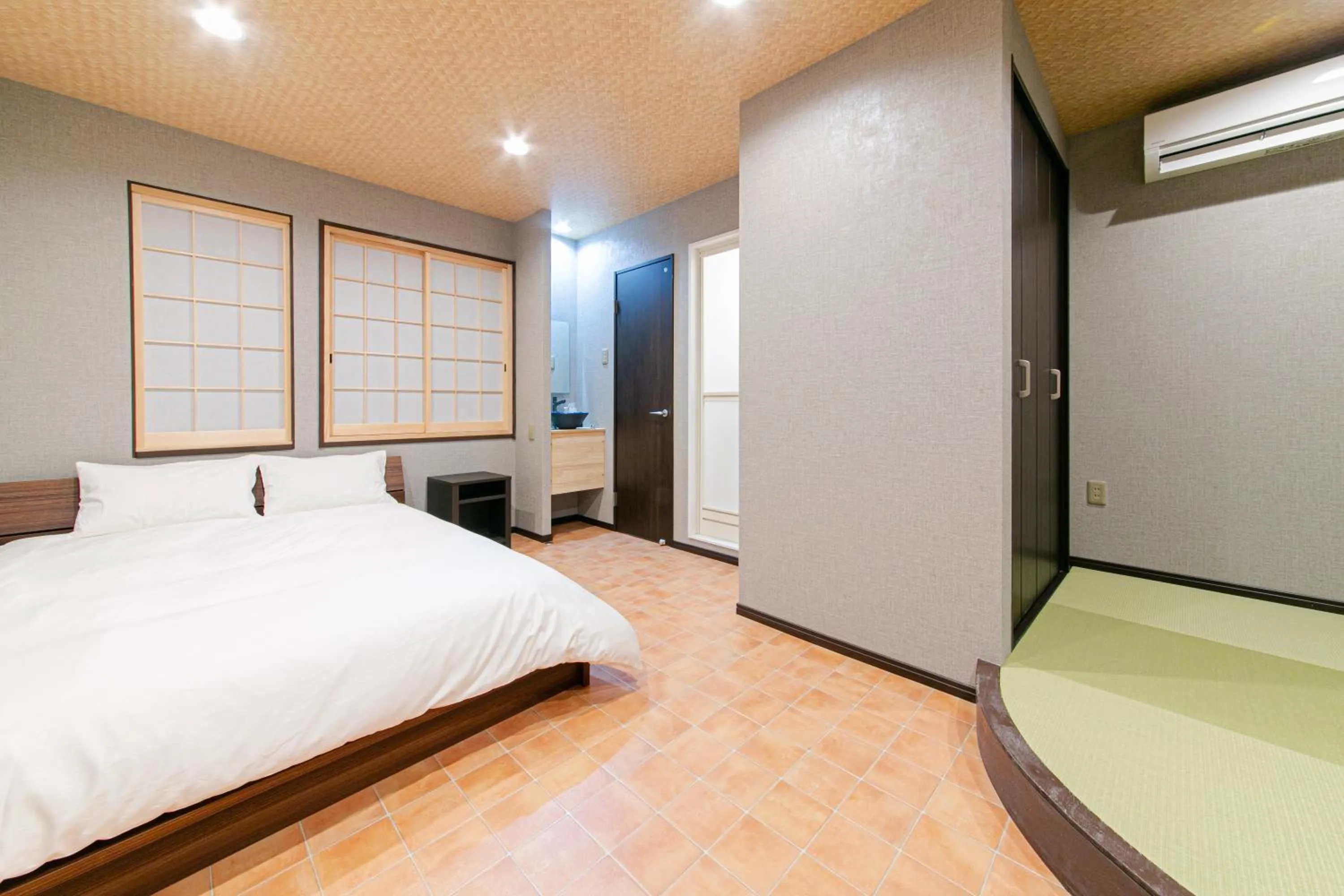 Bedroom, Bed in Wa no Kaede