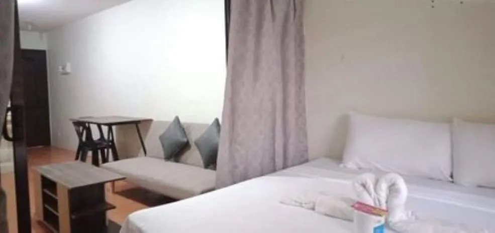 Bed in ONE OASIS B2 back of SM MALL free pool wifi