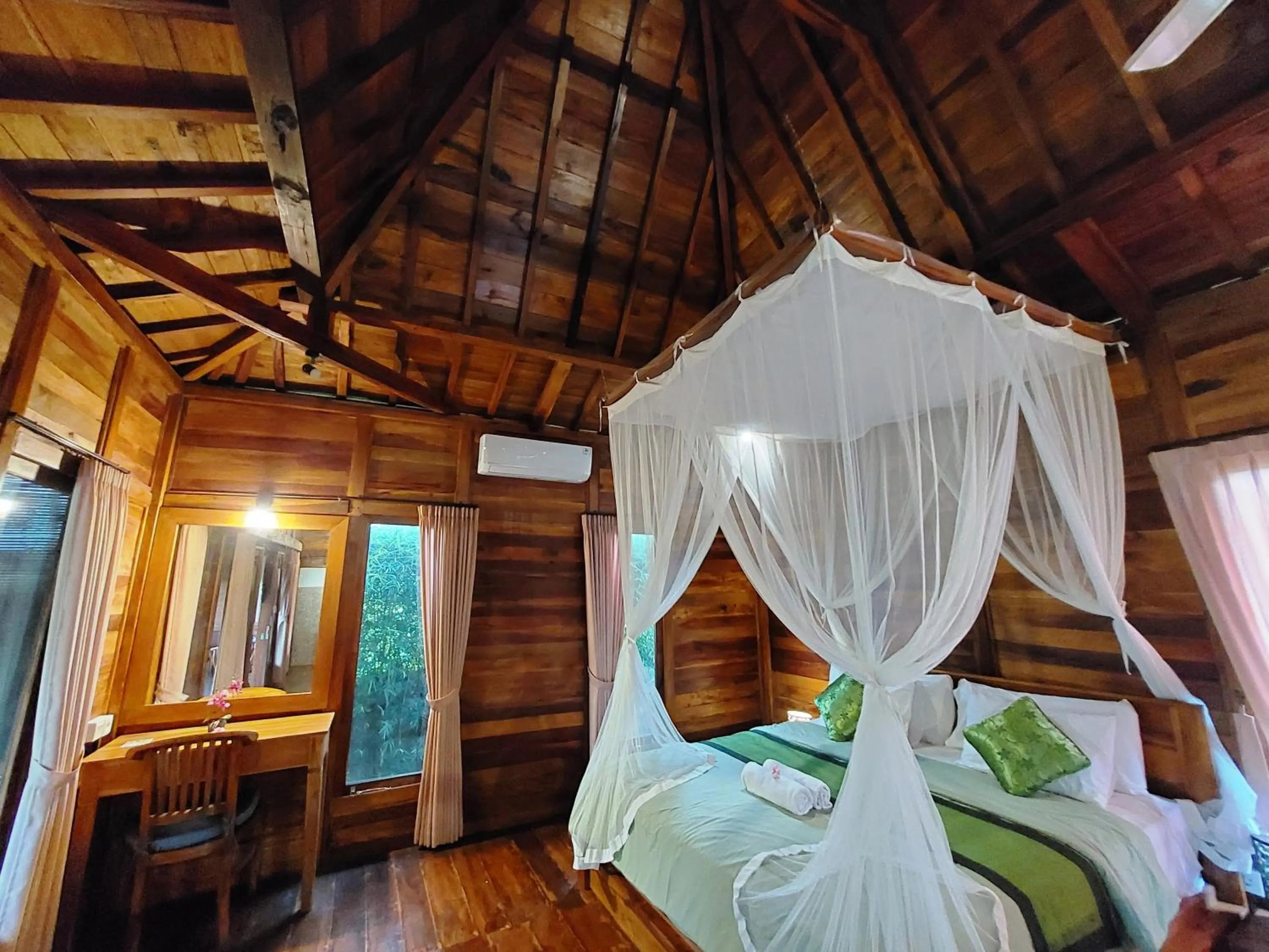 Bed in Shivananda Antique Villas by EPS