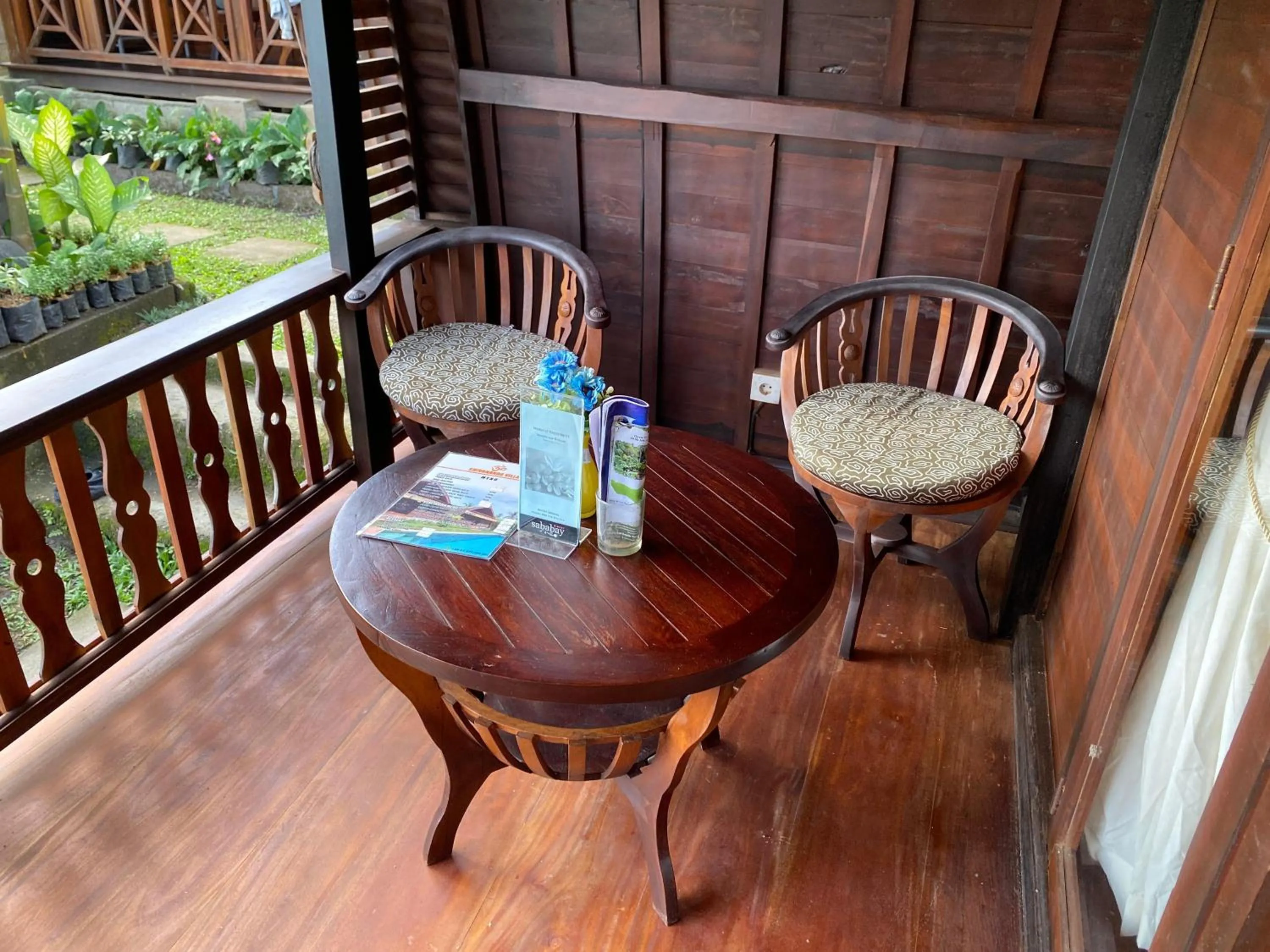 Balcony/Terrace in Shivananda Antique Villas by EPS