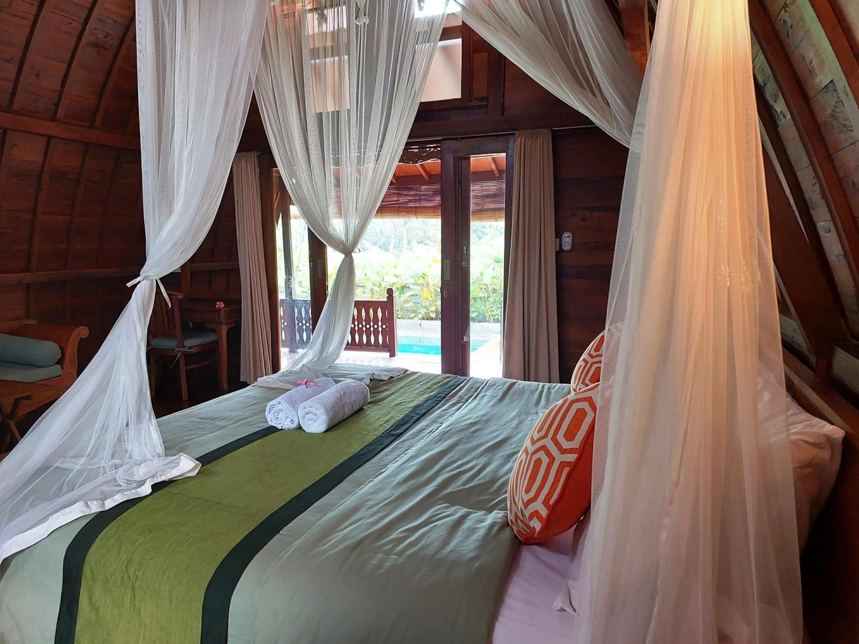 Bed in Shivananda Antique Villas by EPS