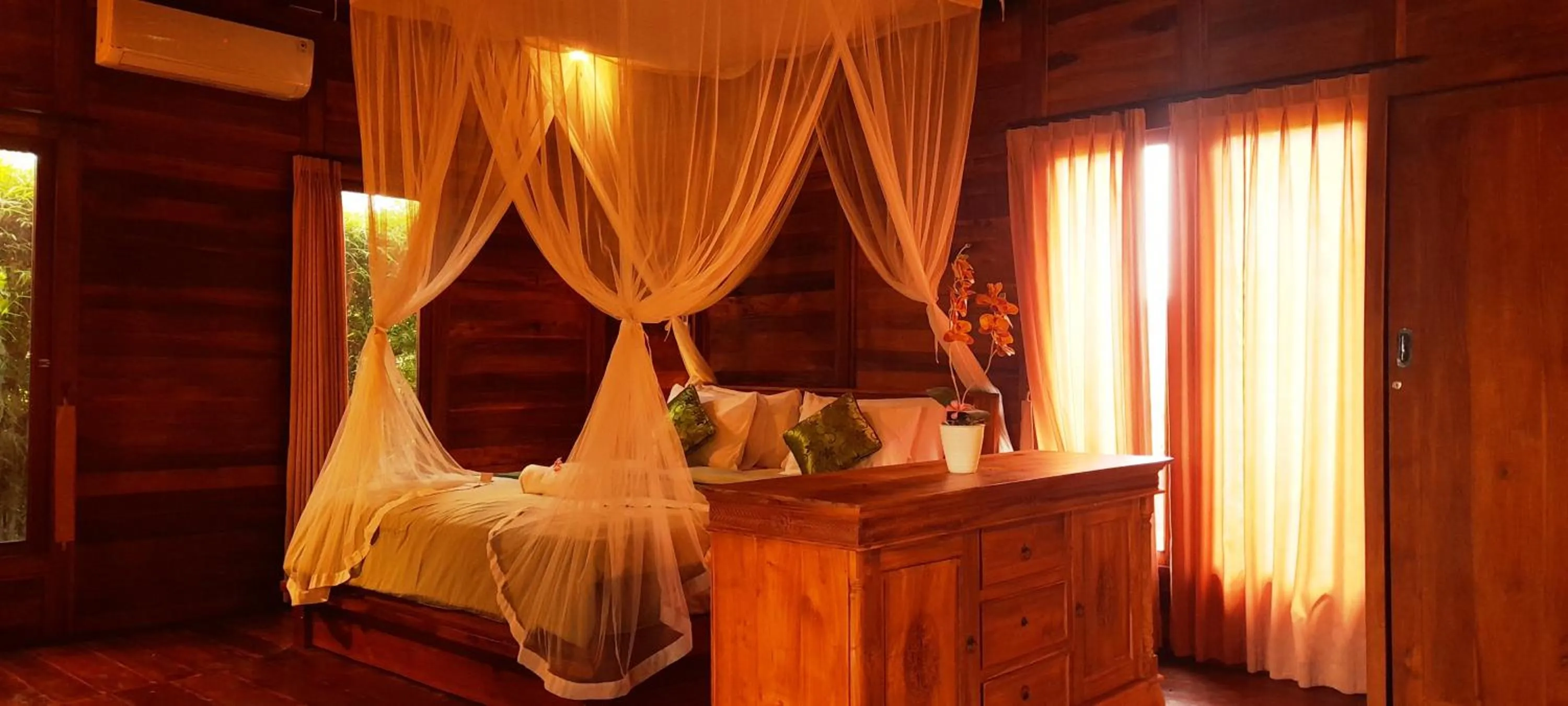 Bed in Shivananda Antique Villas by EPS