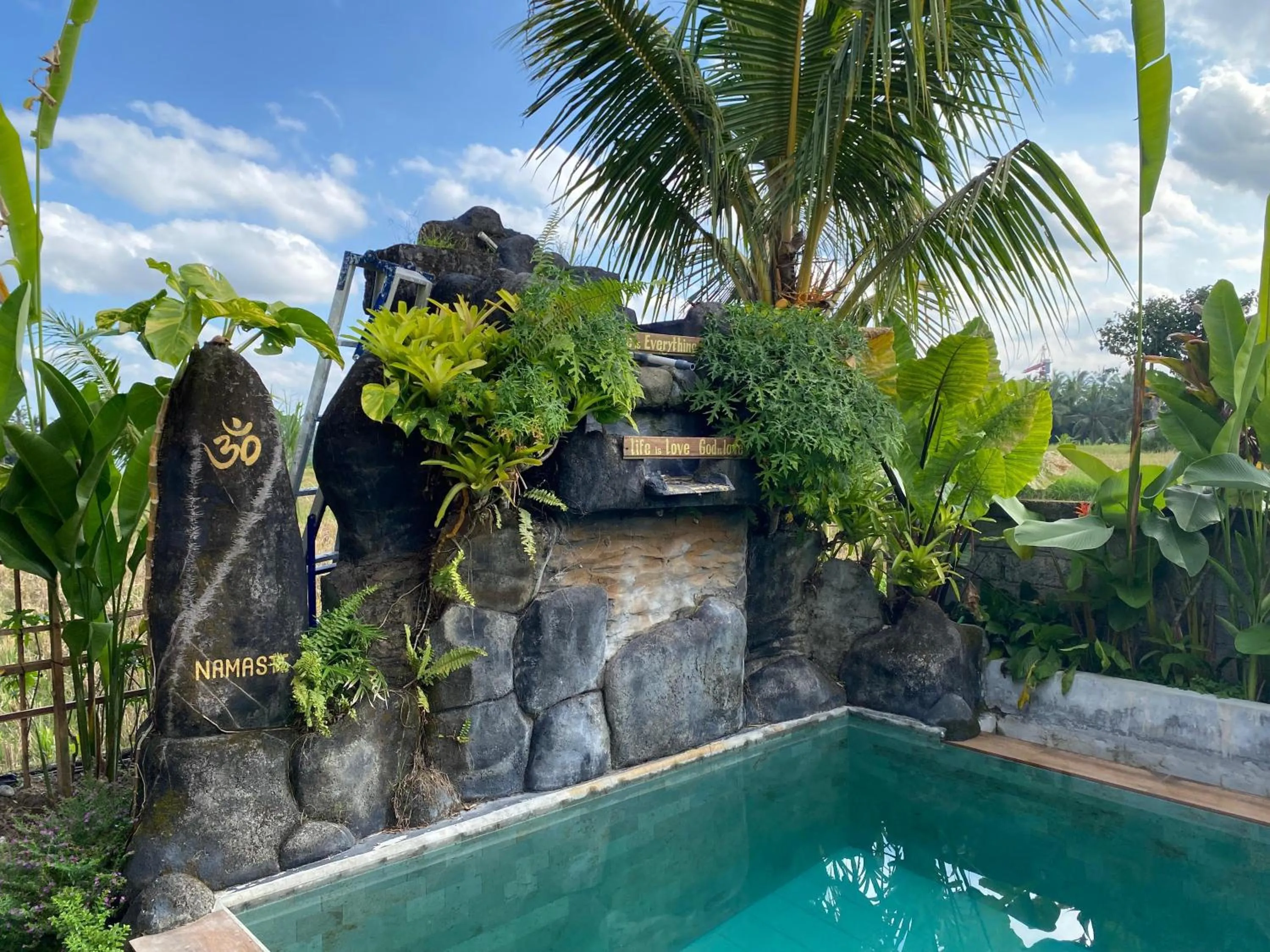 Pool view in Shivananda Antique Villas by EPS