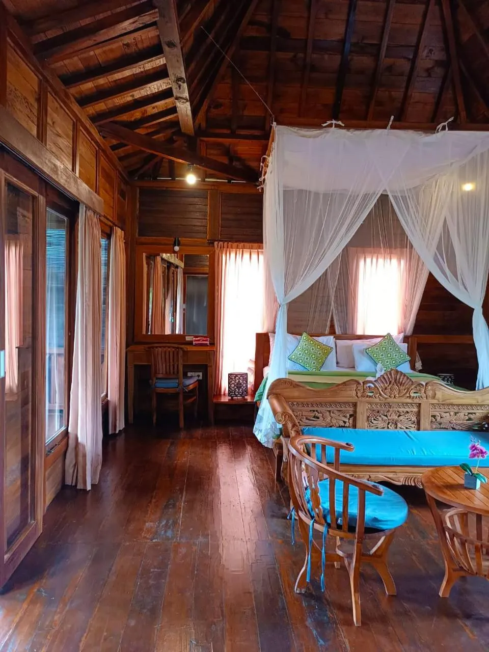 Bed in Shivananda Antique Villas by EPS