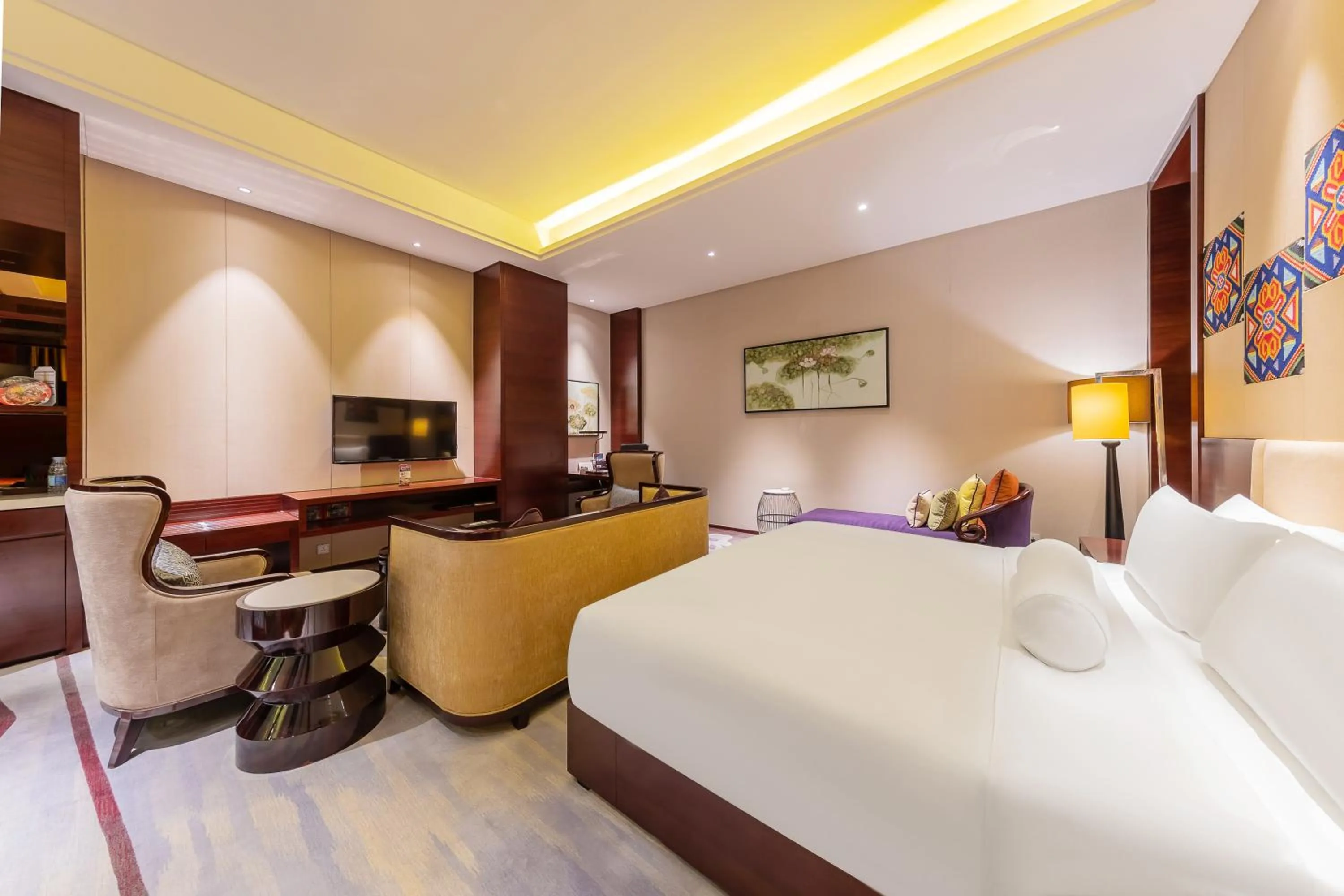 Photo of the whole room, Bed in Movenpick Hotel Enshi