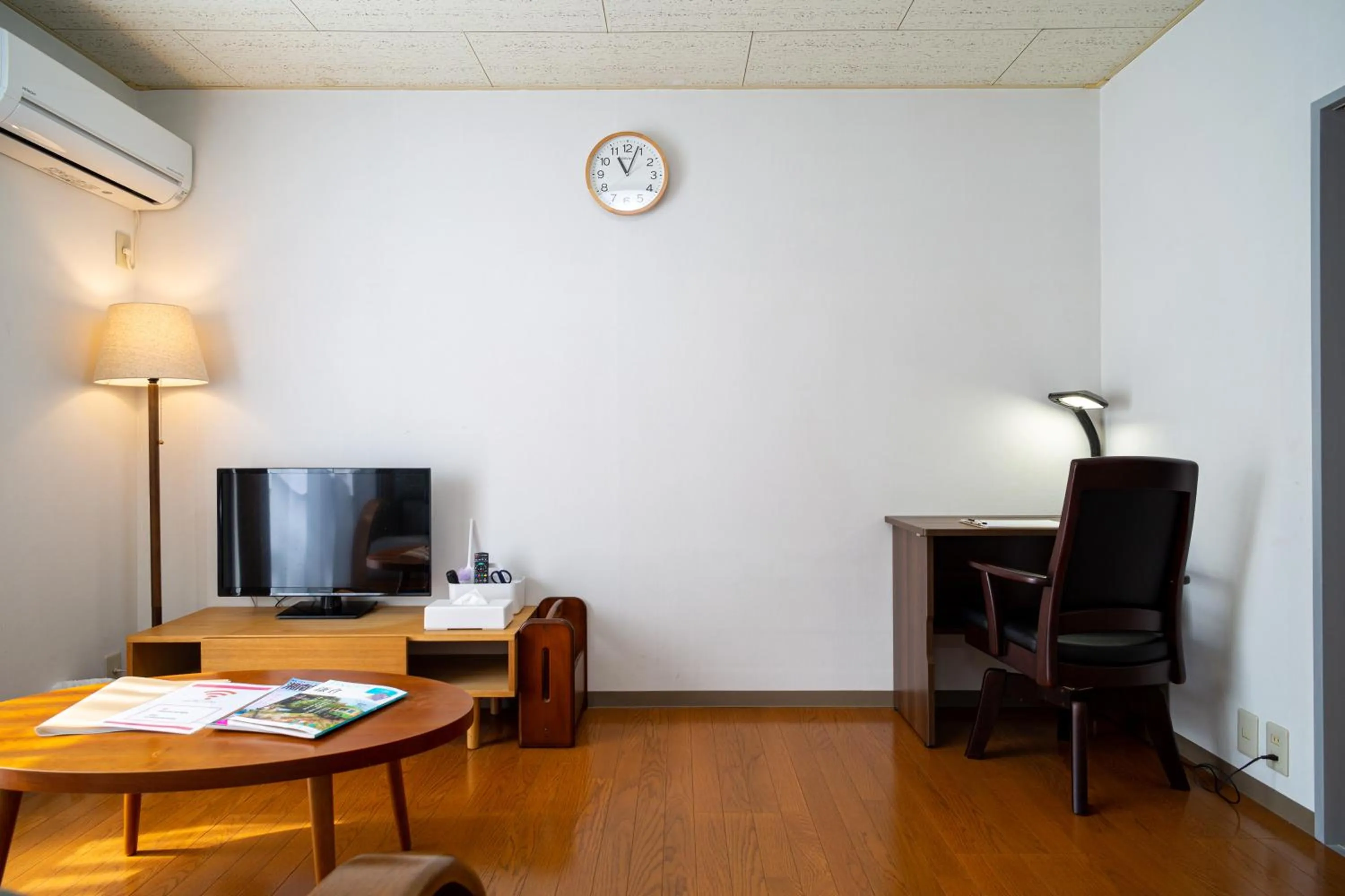 TV and multimedia in Enoshima Apartment Hotel