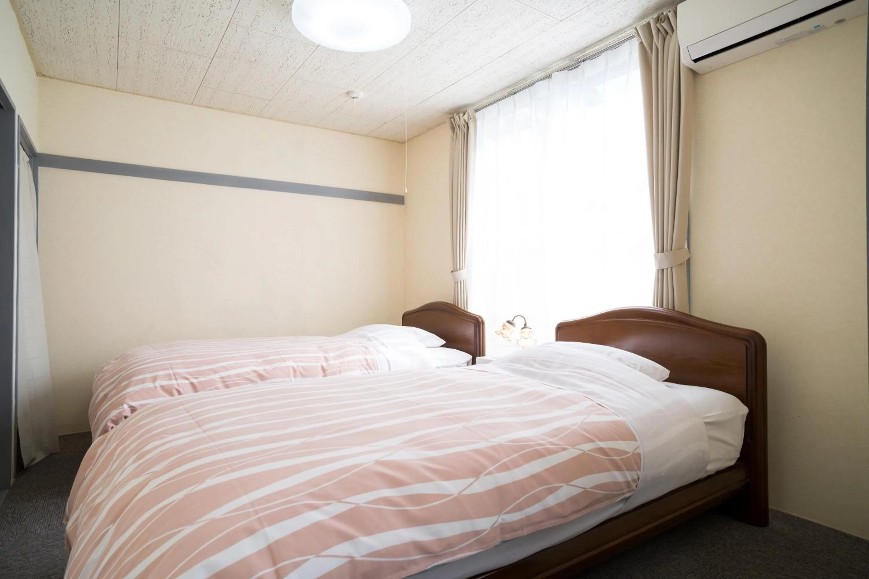 Bed in Enoshima Apartment Hotel