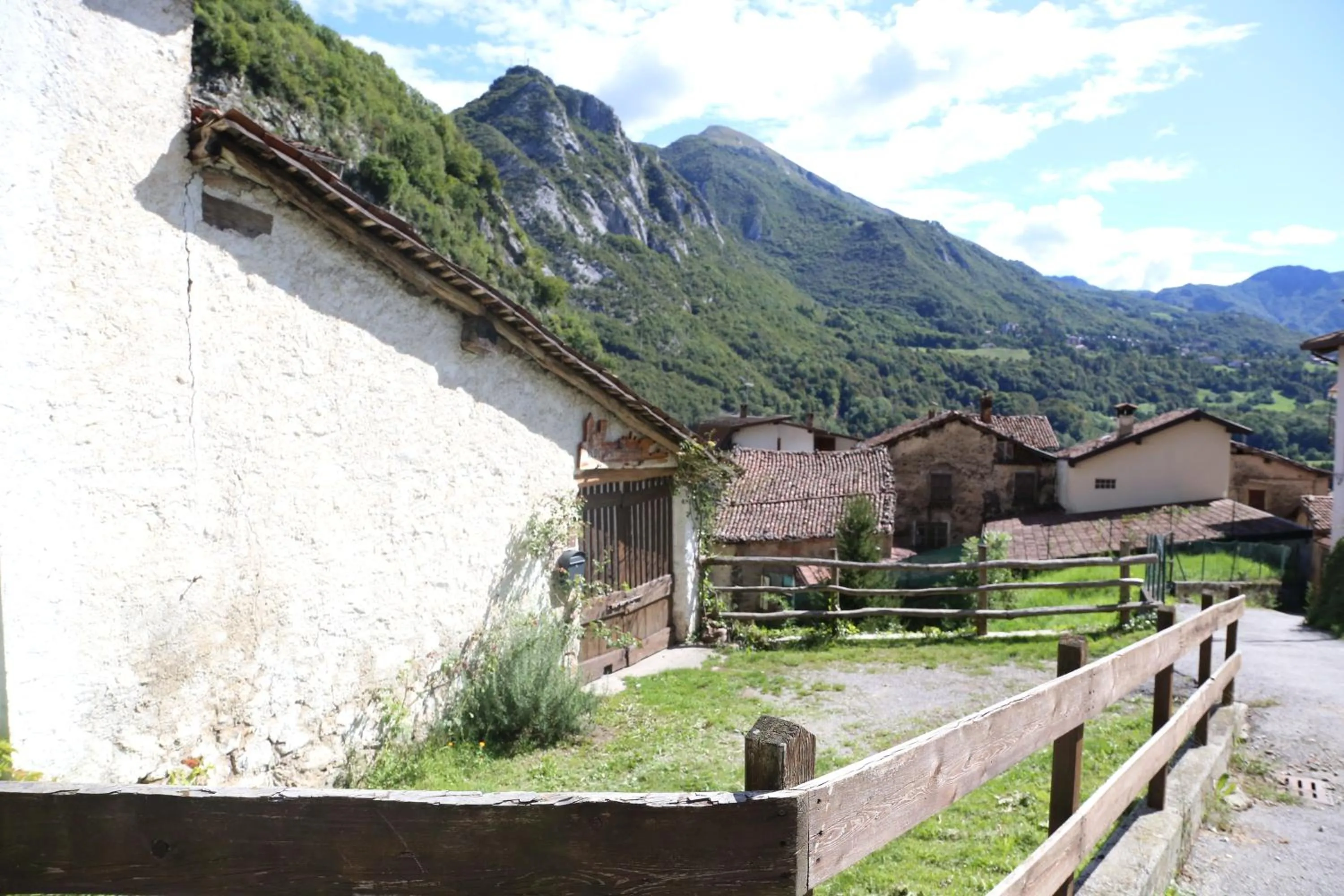 Mountain view in B&B Rocca di Bajedo