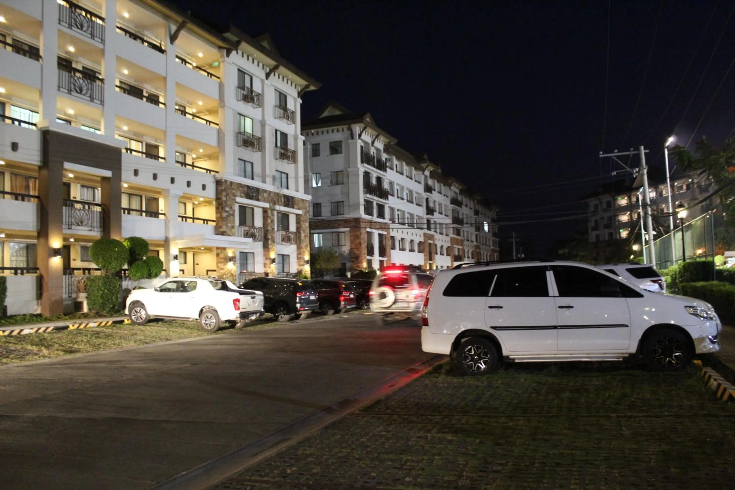 ONE OASIS B1 back of SM MALL, Free Pool Wifi