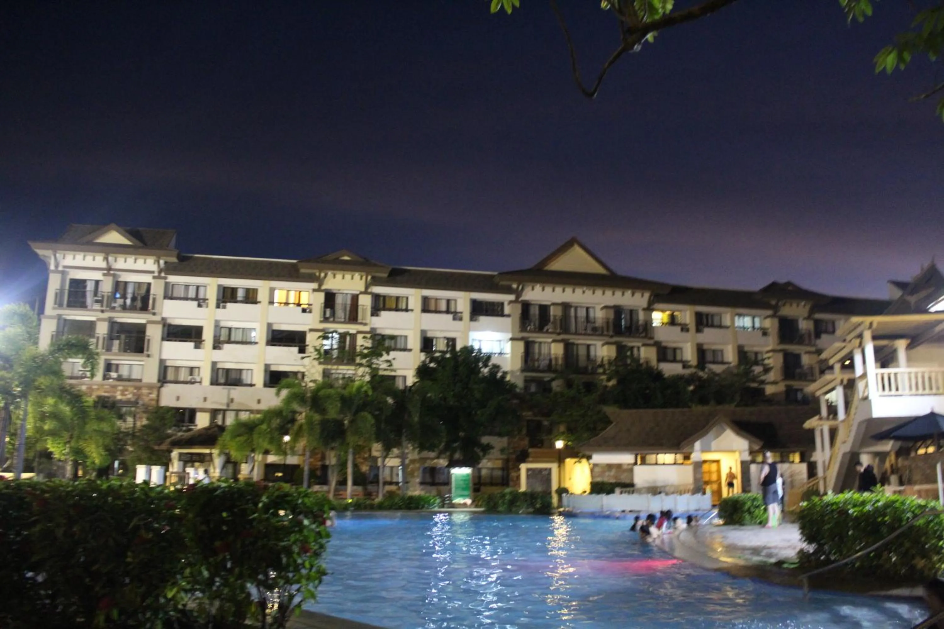 ONE OASIS B1 back of SM MALL, Free Pool Wifi