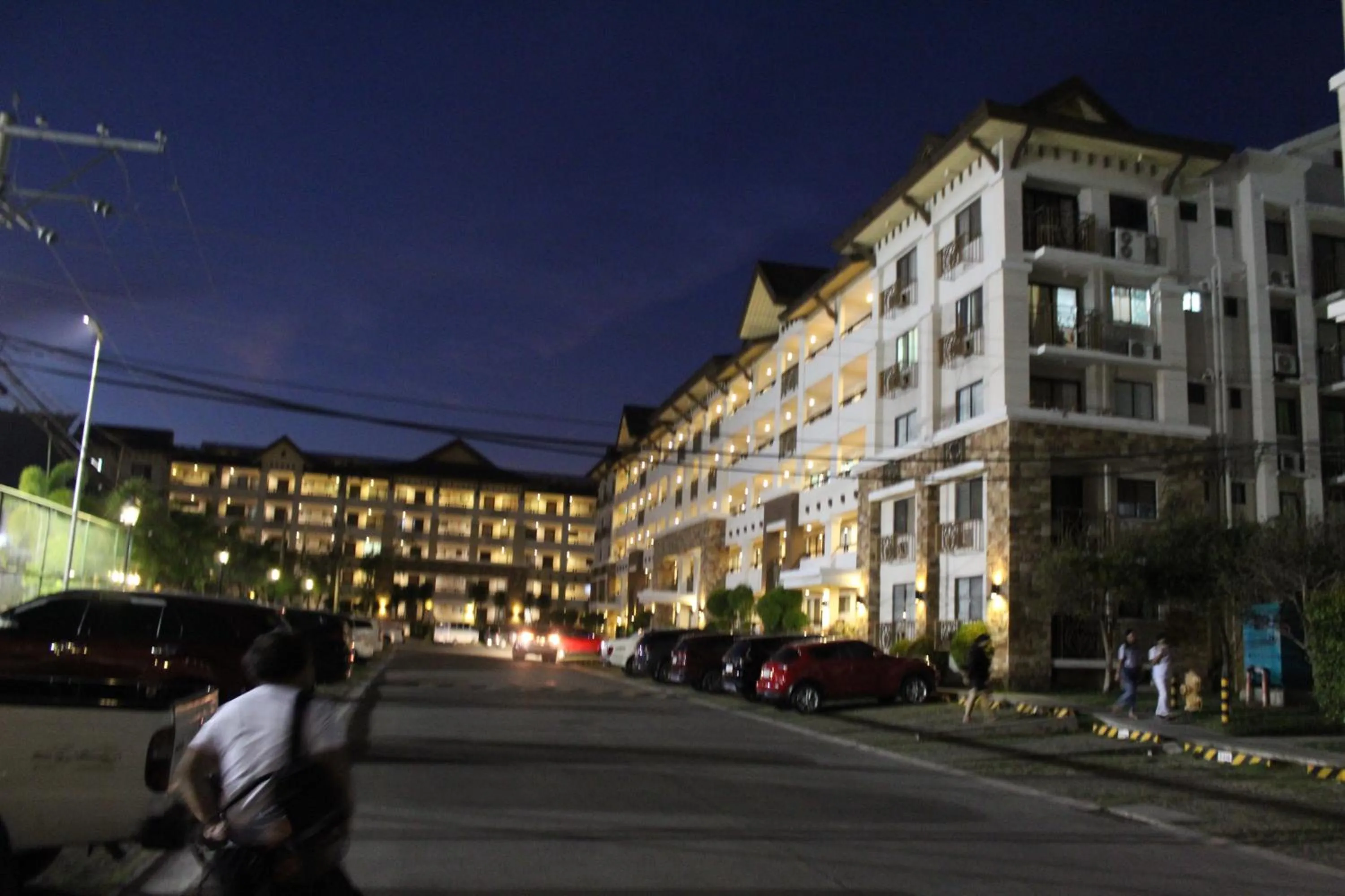 ONE OASIS B1 back of SM MALL, Free Pool Wifi