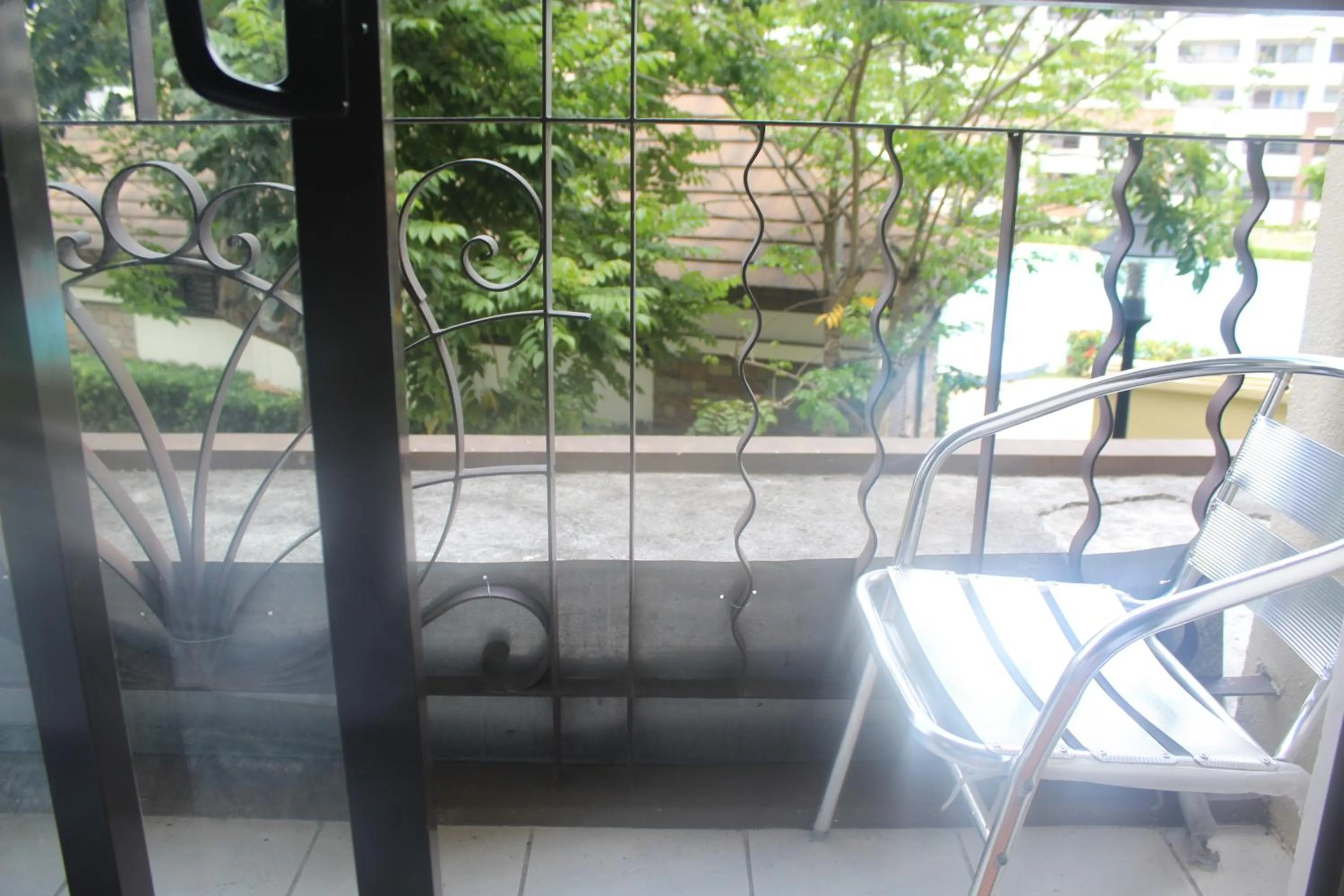 ONE OASIS B1 back of SM MALL, Free Pool Wifi