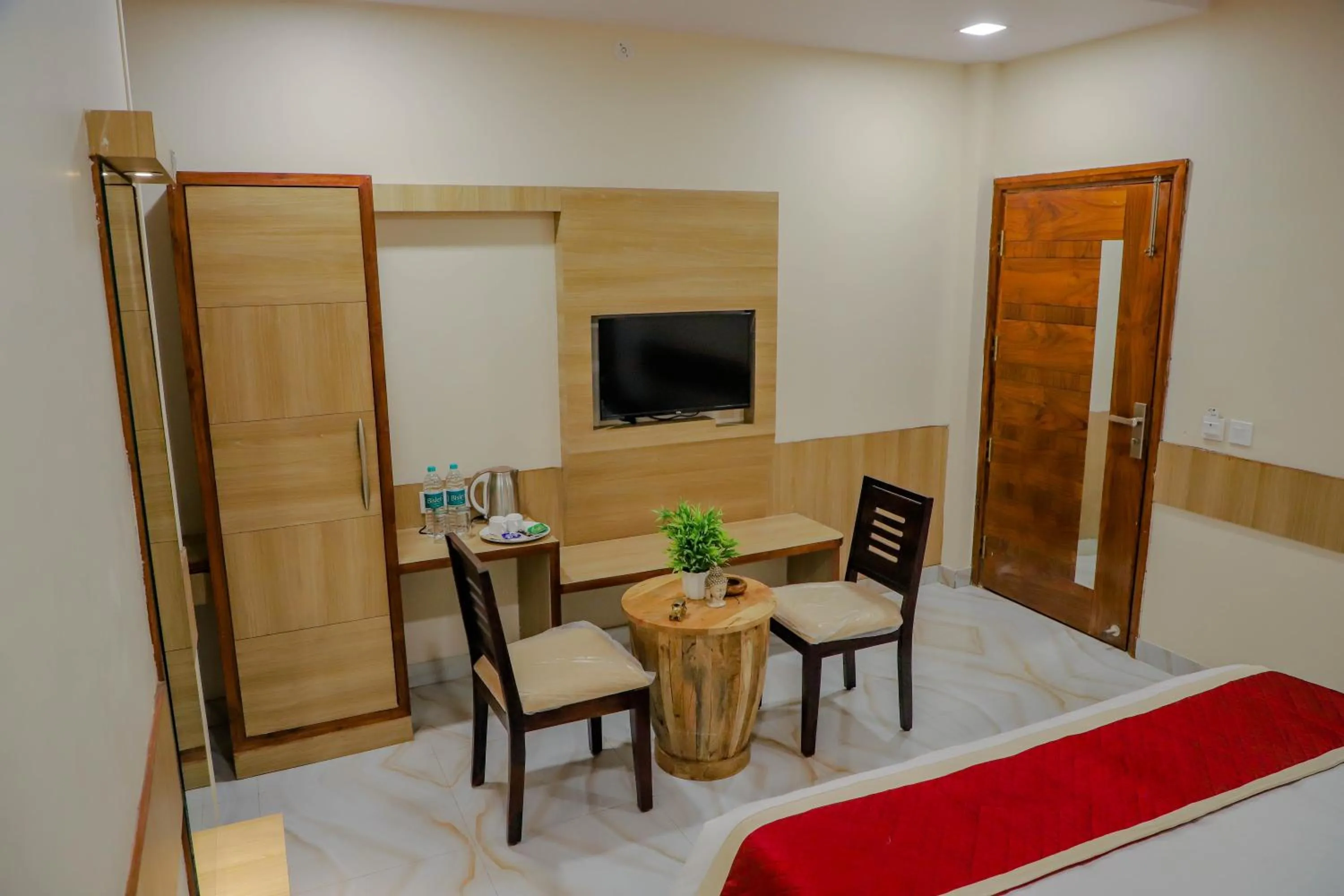 TV and multimedia in Komal Inn