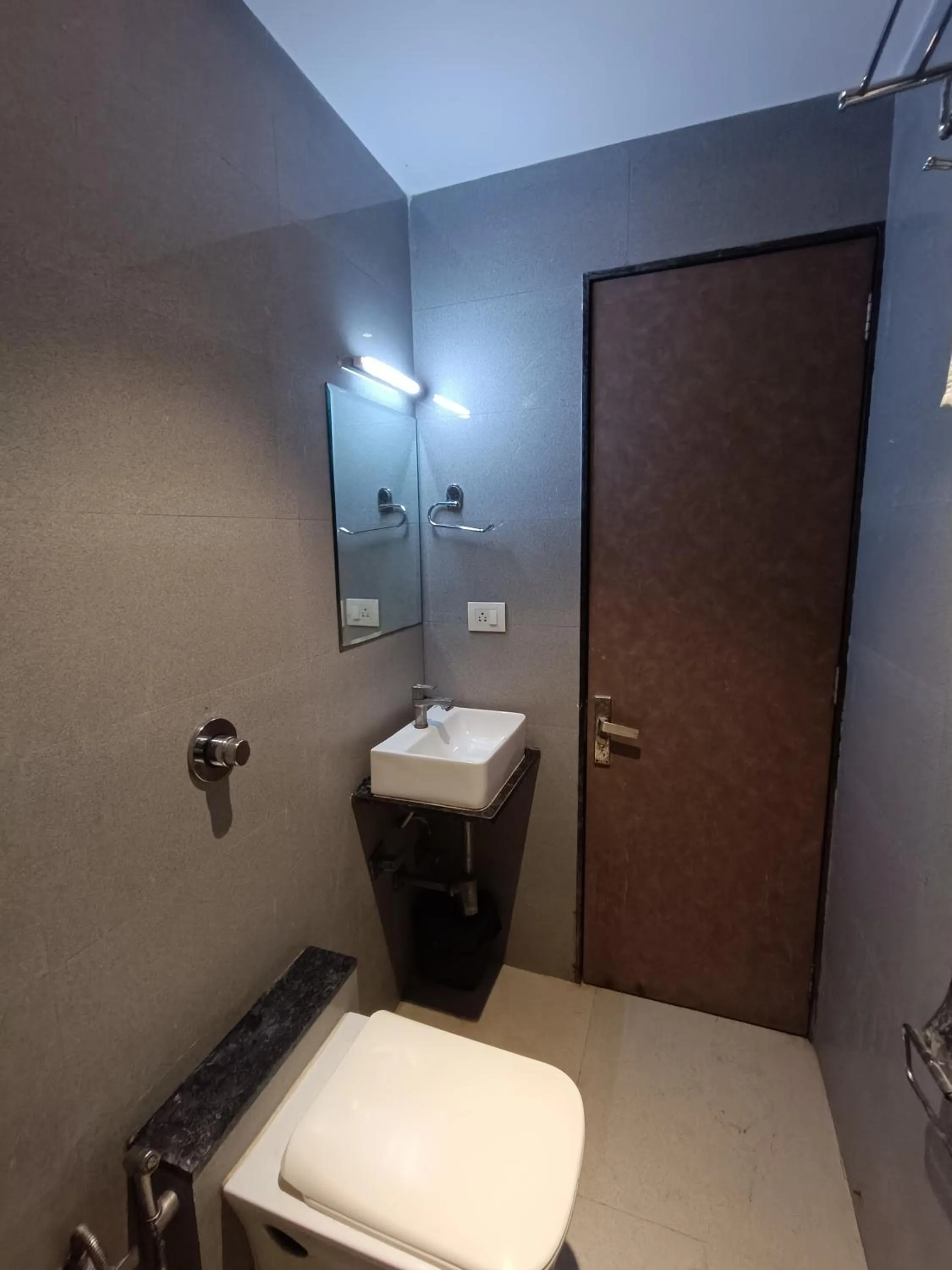 Toilet in Hotel West INN-Near Mumbai International Airport