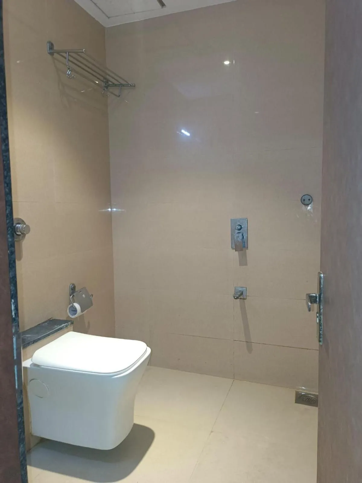 Toilet in Hotel West INN-Near Mumbai International Airport