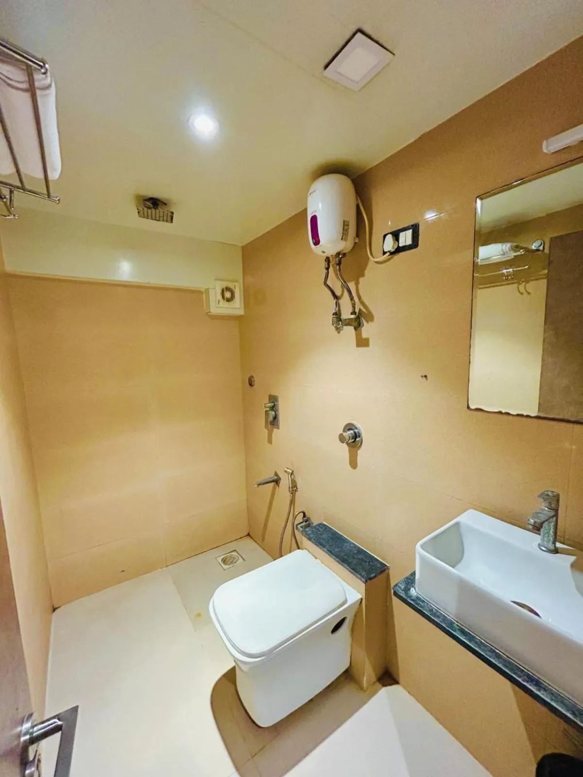 Bathroom in Hotel West Inn-Near Mumbai International Airport