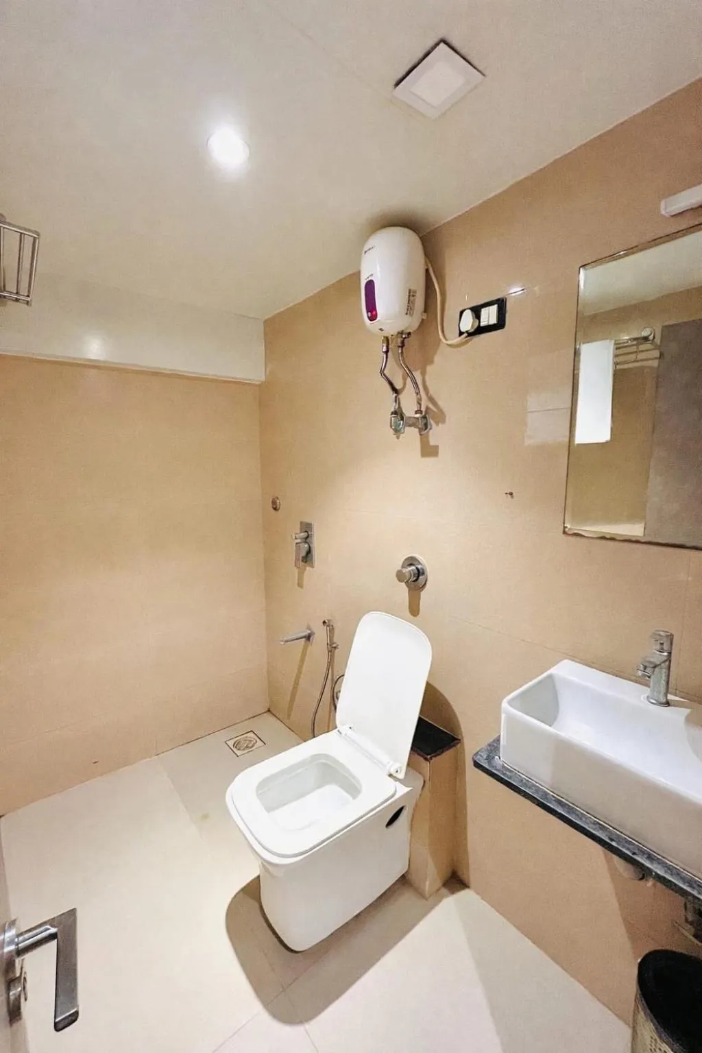 Bathroom in Hotel West Inn-Near Mumbai International Airport