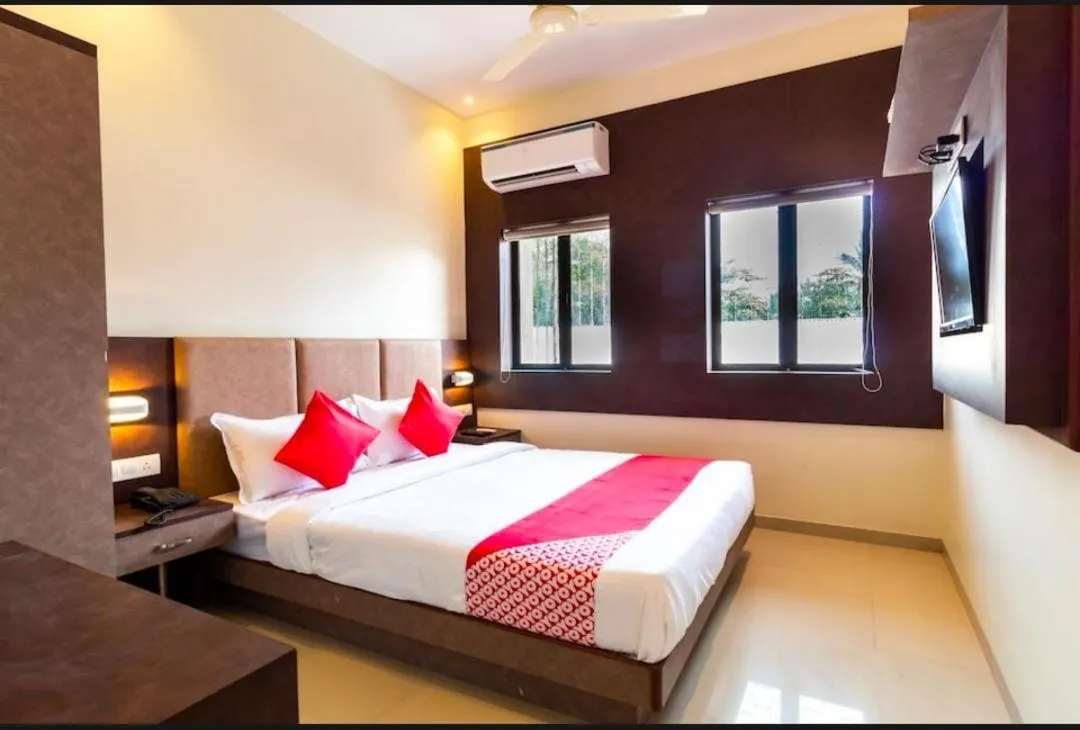 Bed in Hotel West INN-Near Mumbai International Airport
