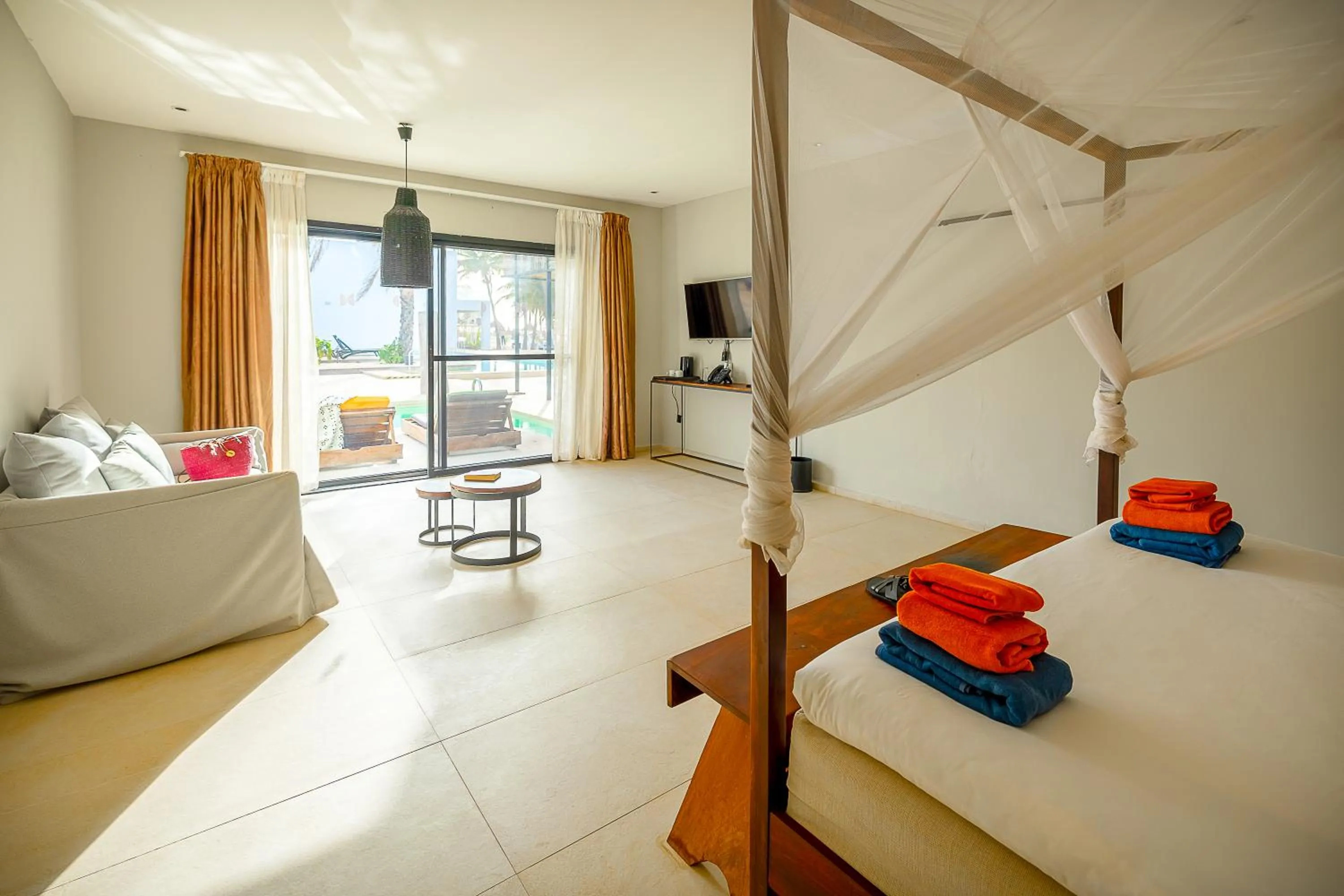 Property building, Bed in Kalimba Beach Resort