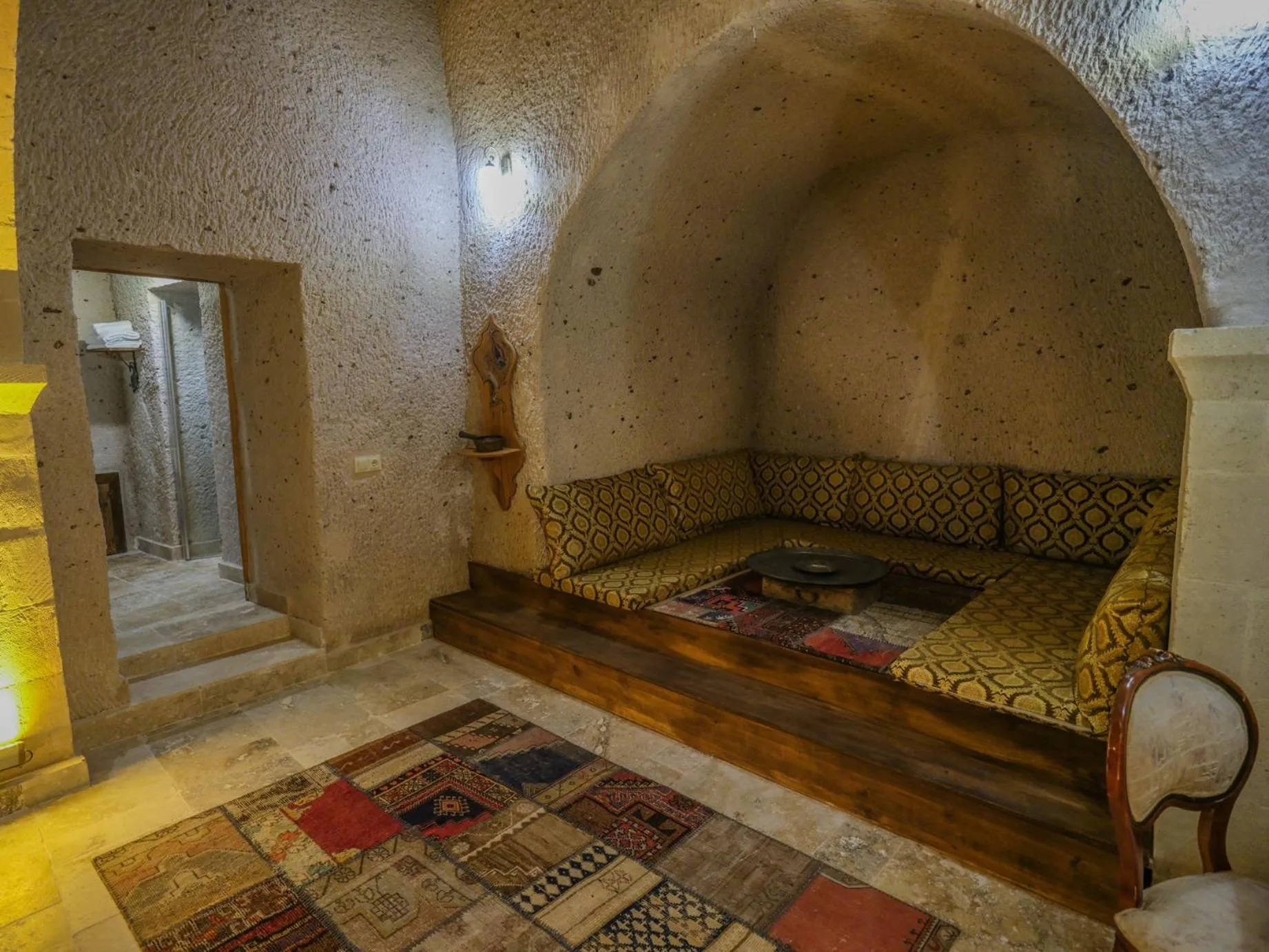 Kalsedon Cave Suites