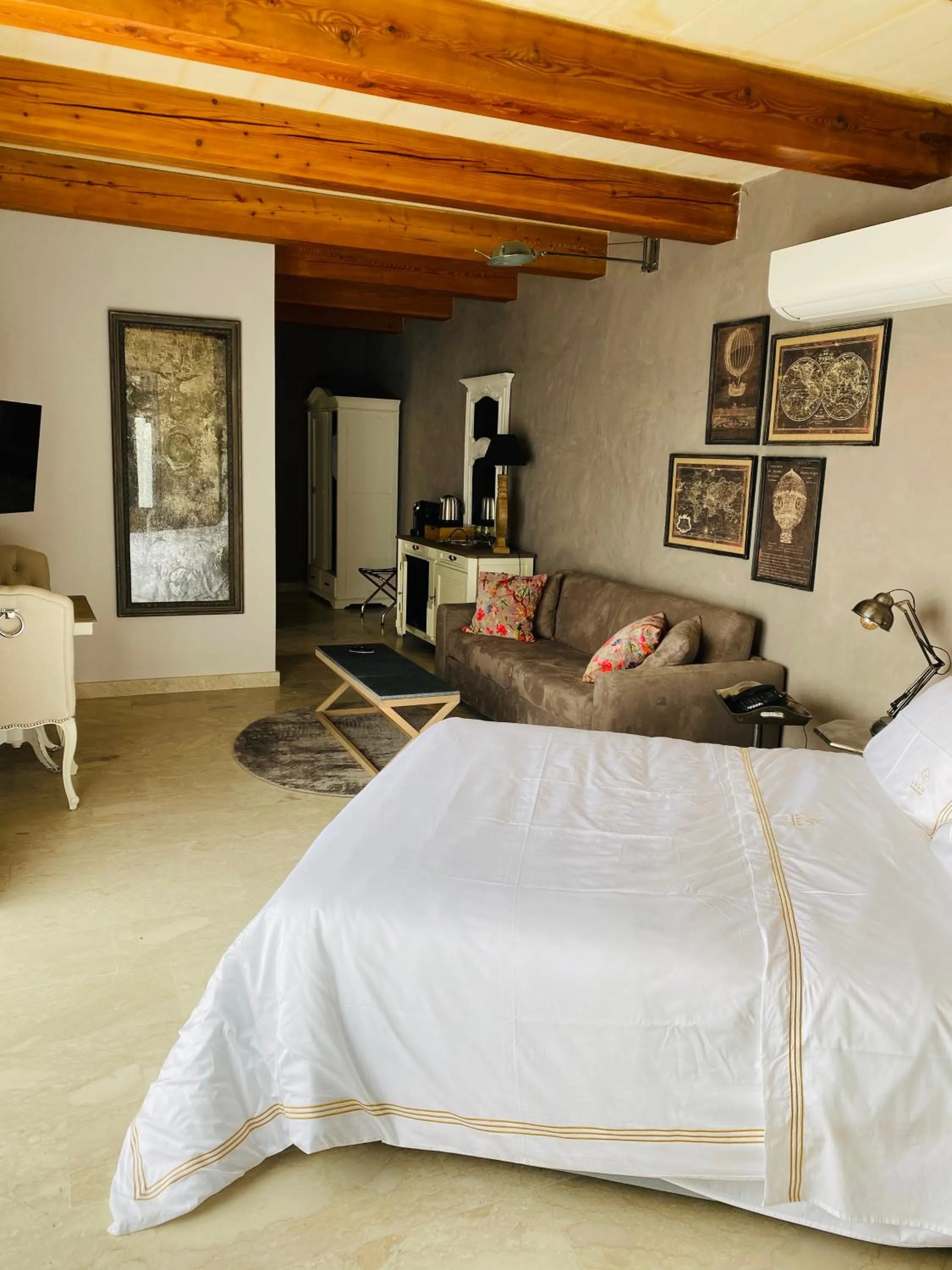 Photo of the whole room, Bed in Lulu Boutique Hotel