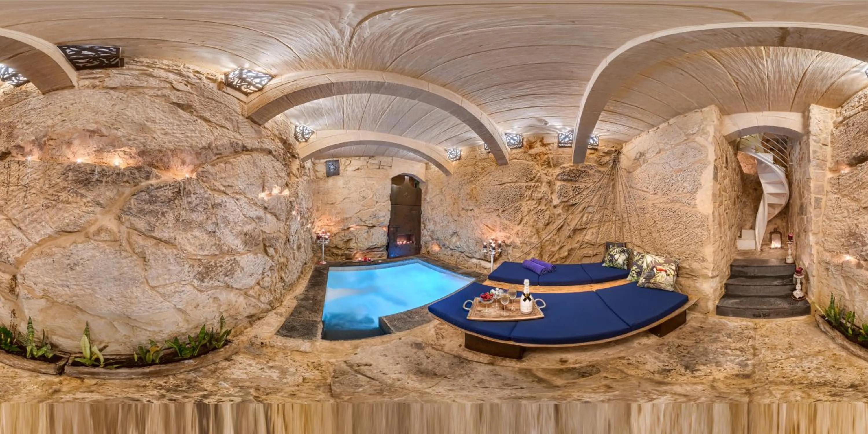 Swimming pool in Lulu Boutique Hotel