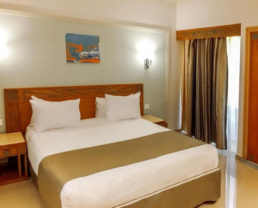 Bedroom in Green Leaves Hotel