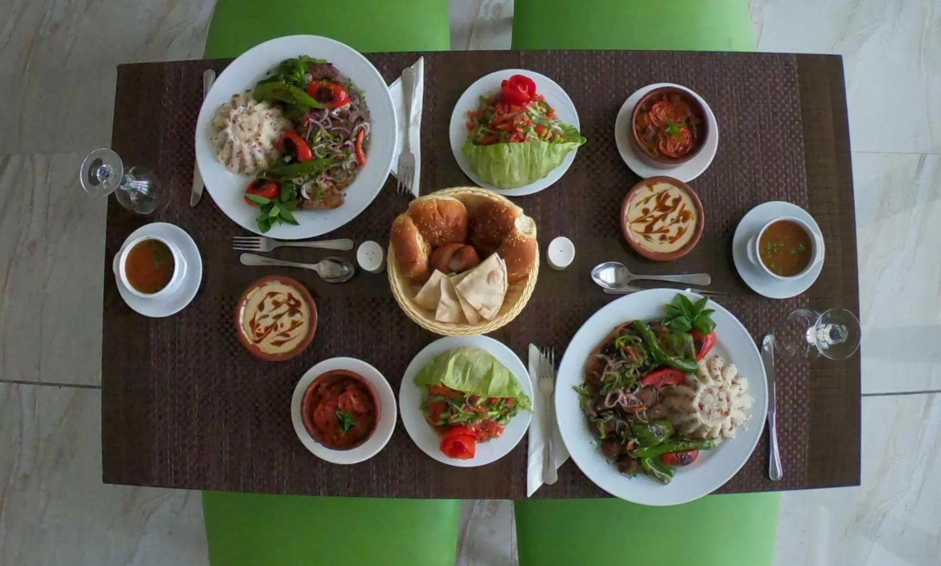 Food and drinks in Green Leaves Hotel